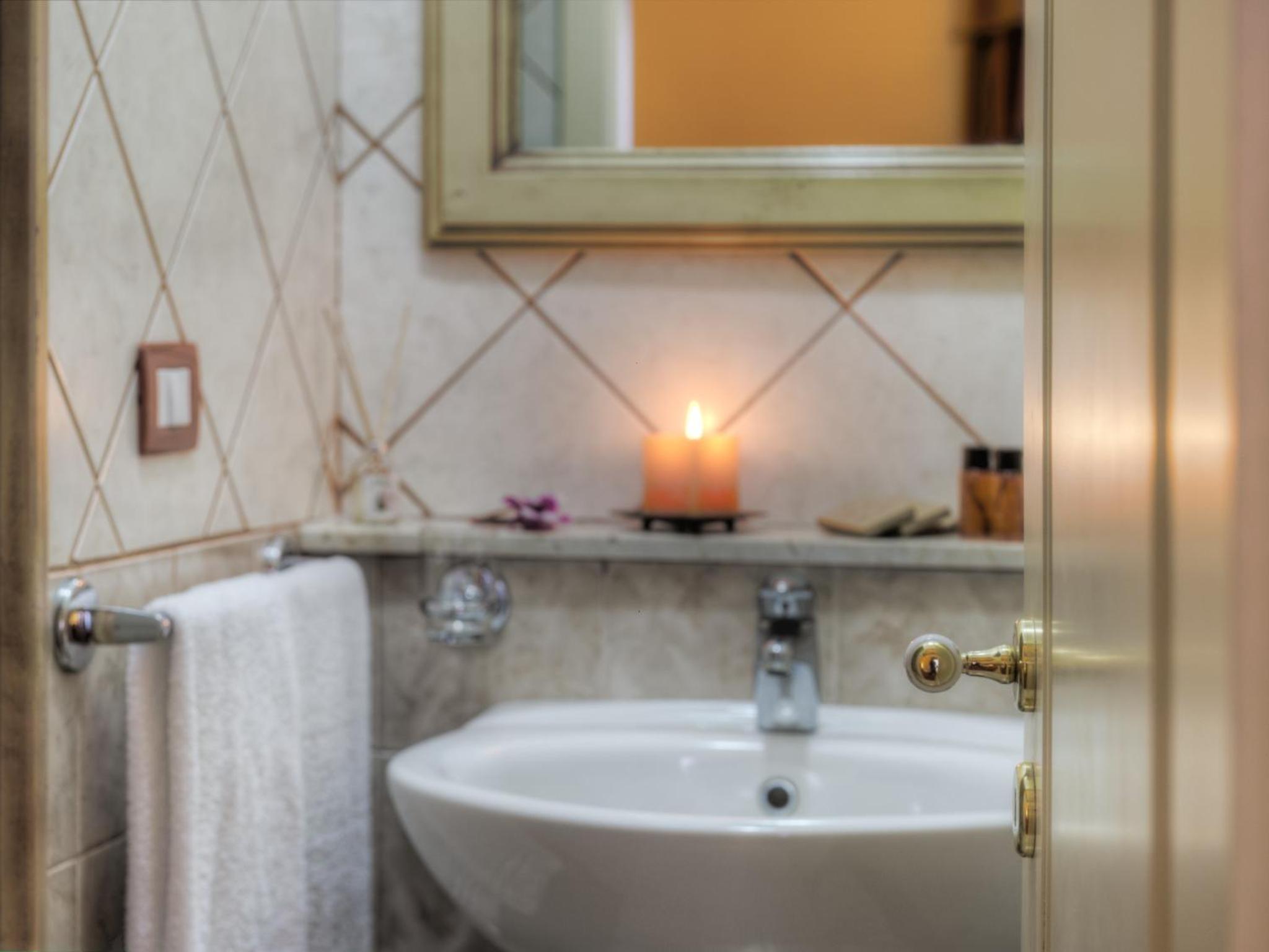 Standard Double or Twin Room - Photo 3