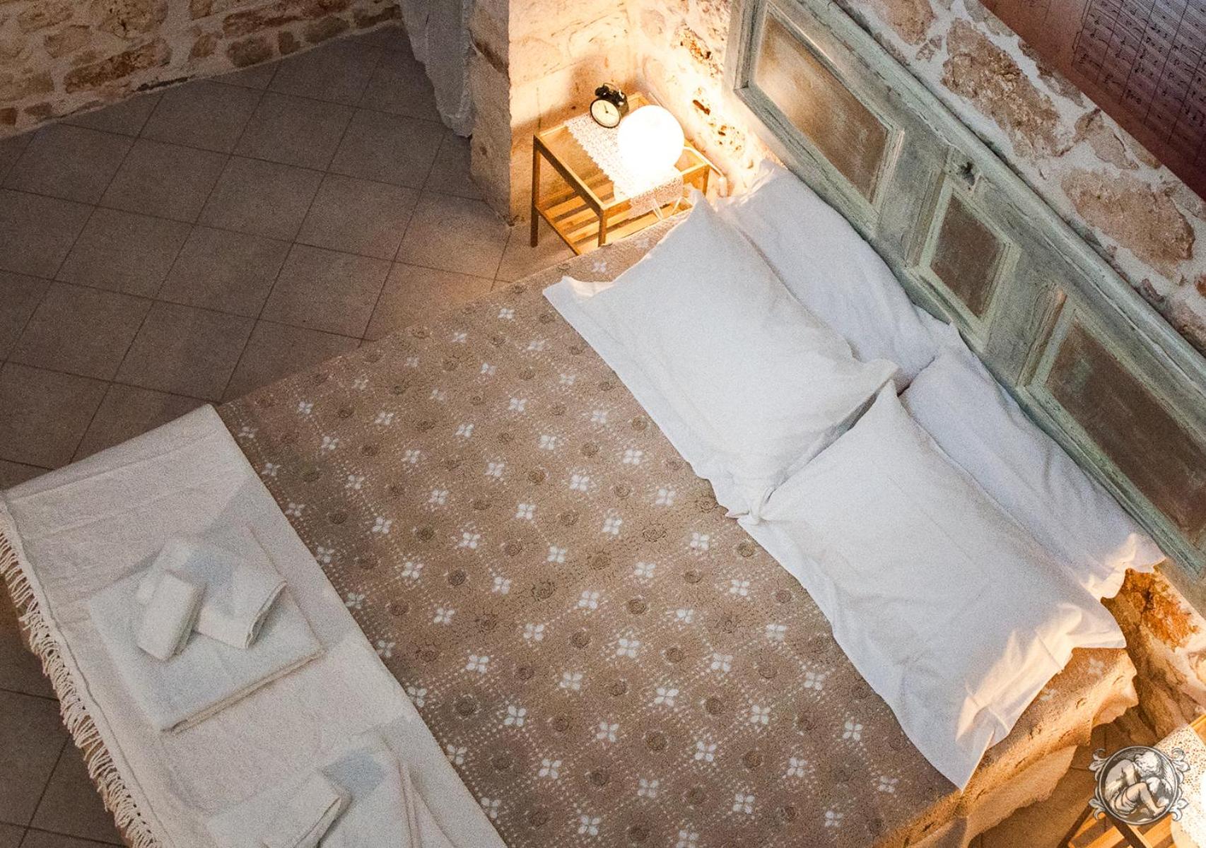 Double Room with Private Bathroom - Photo 2