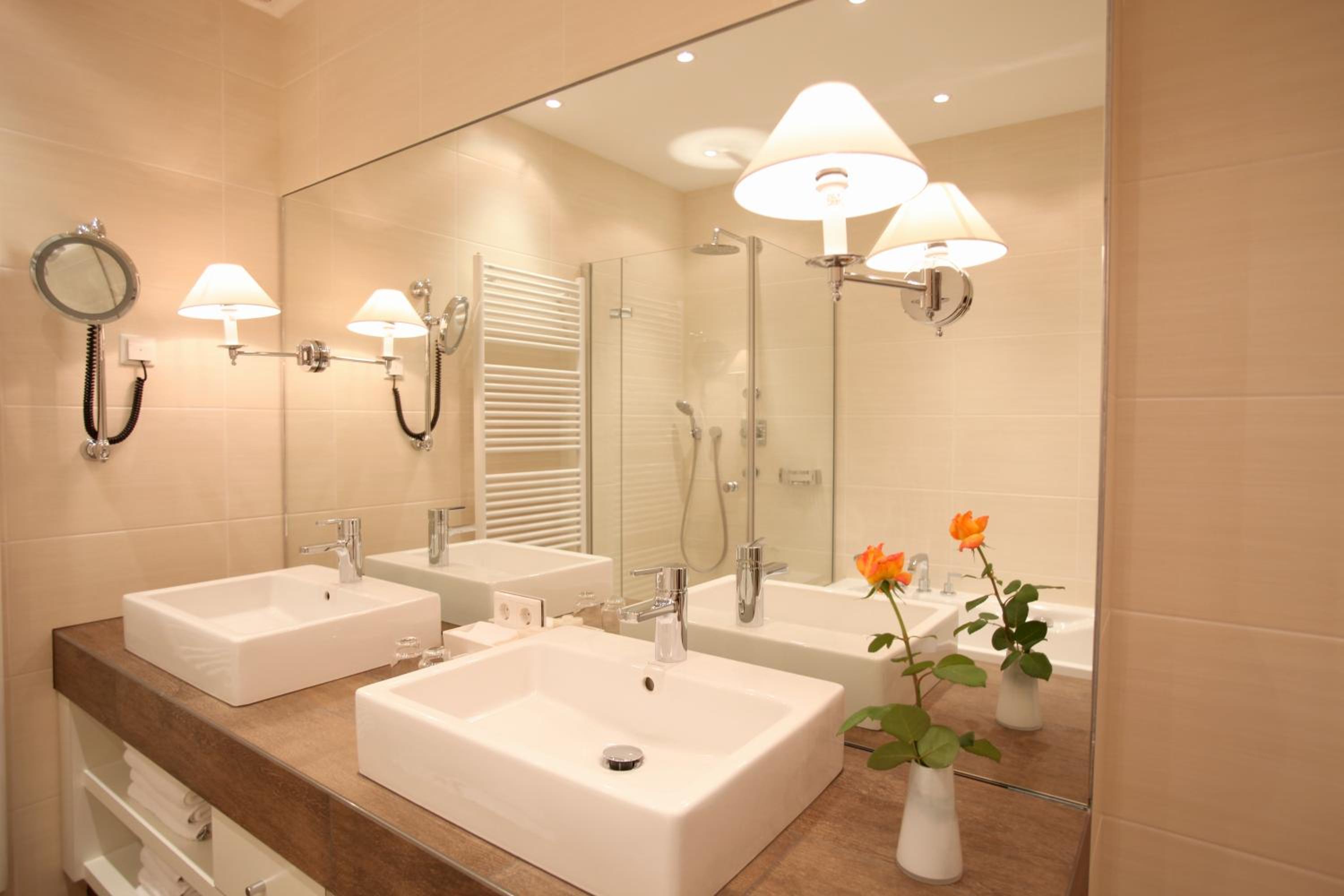 Deluxe Double Room with Balcony - Photo 3