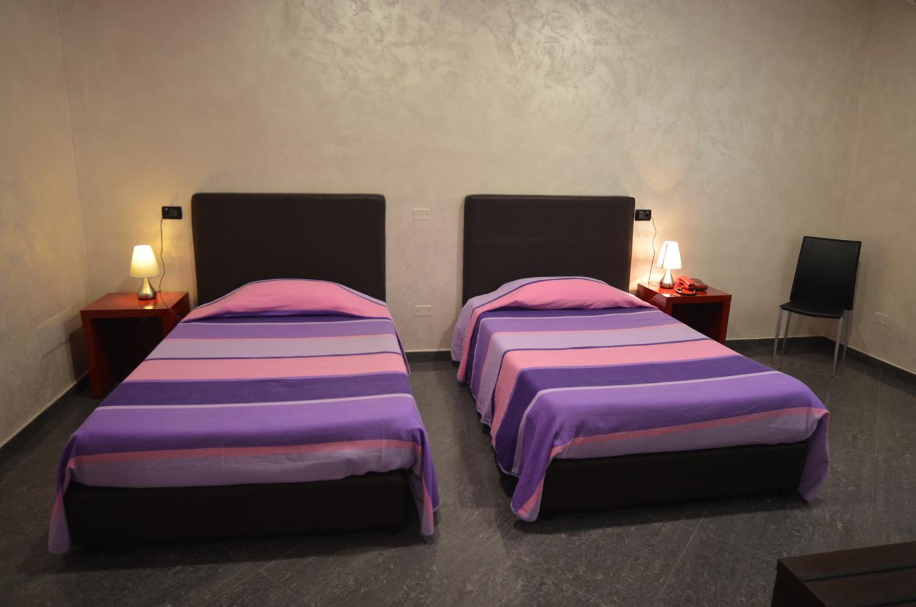 Standard Twin Room photo 3
