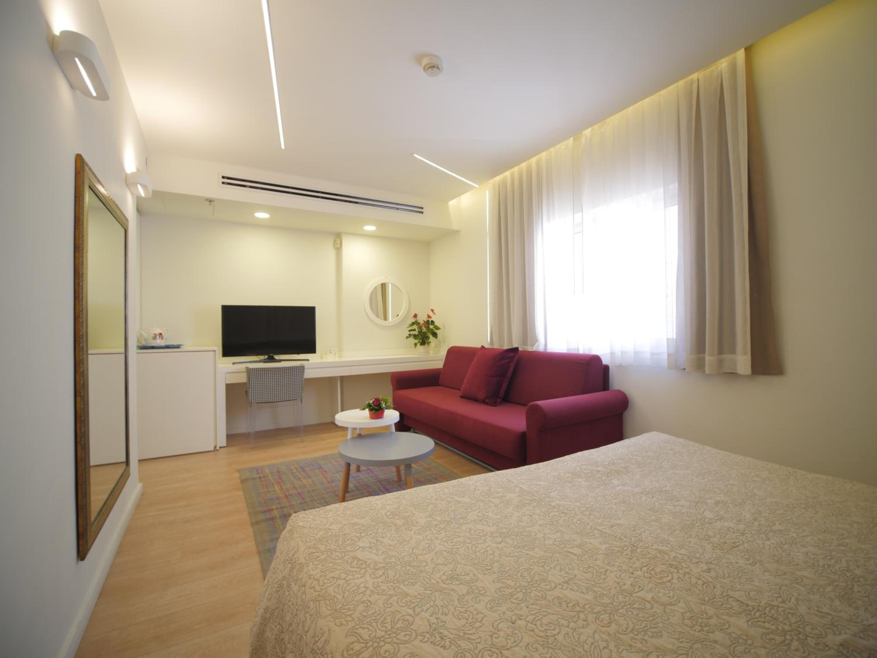 Family Room (2 Adults + 2 Children) photo 2