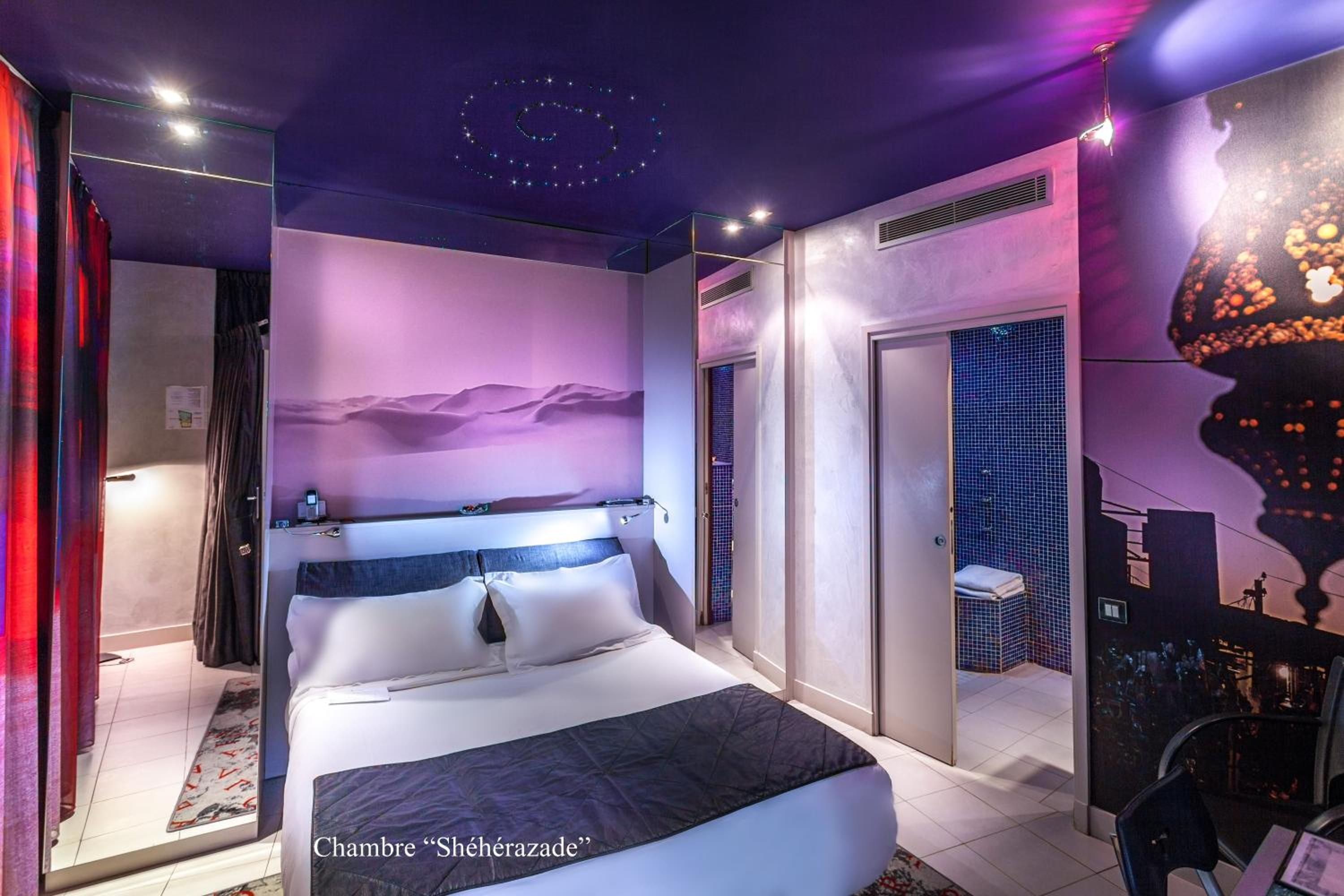 Standard Double Room with Massaging-Jet Shower photo 3