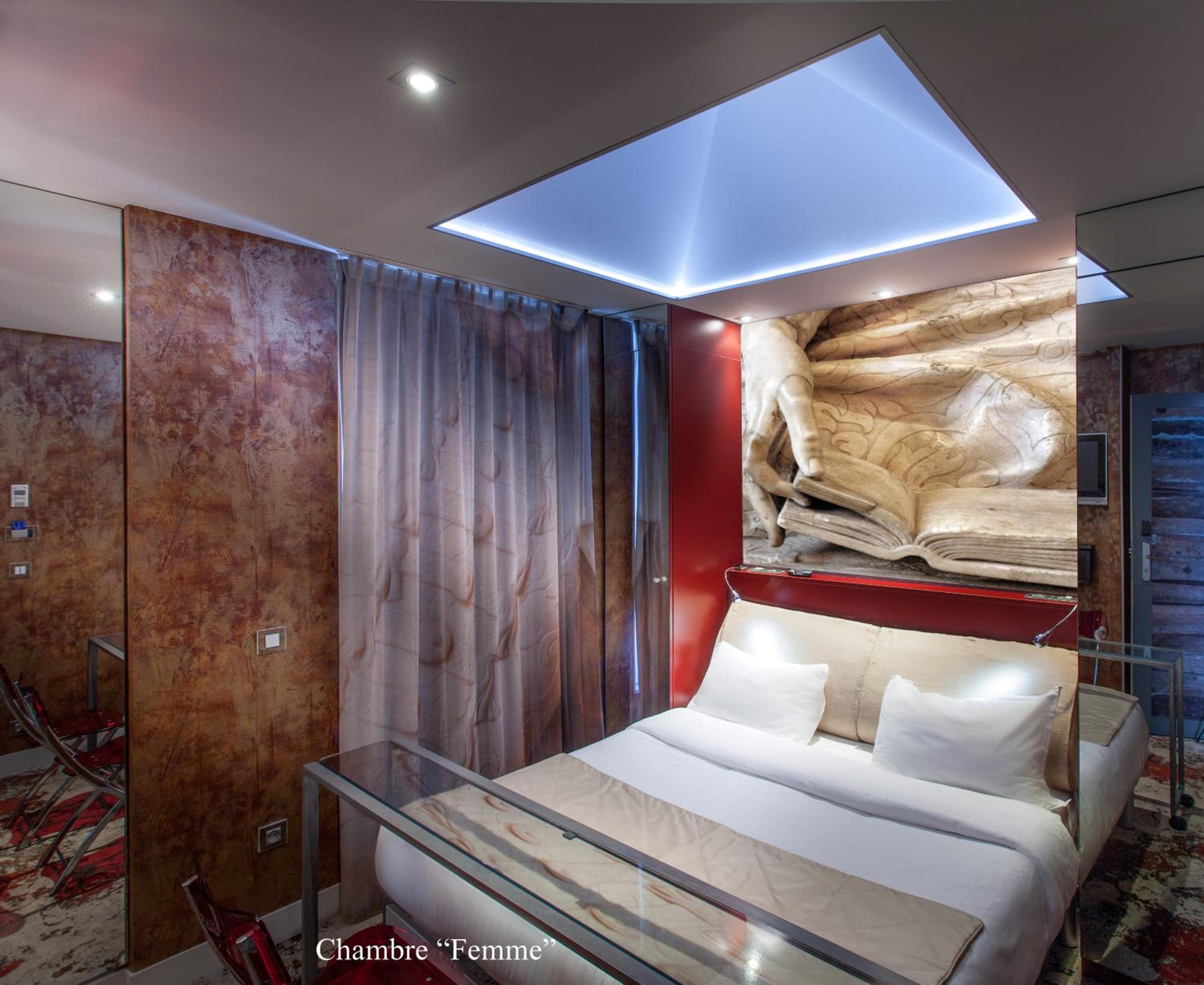 Standard Double Room with Massaging-Jet Shower photo 2