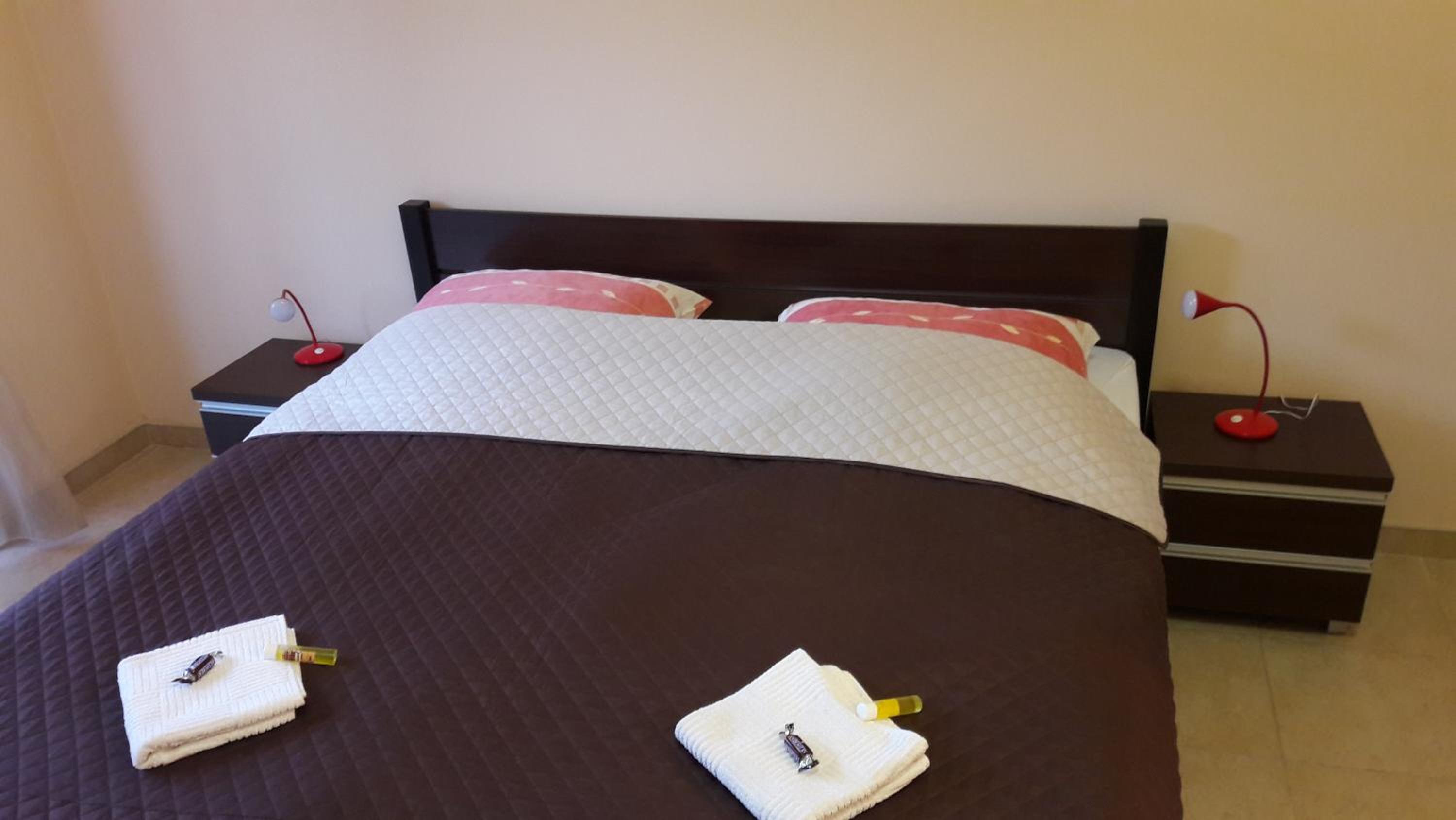 Deluxe King Room - Photo 2