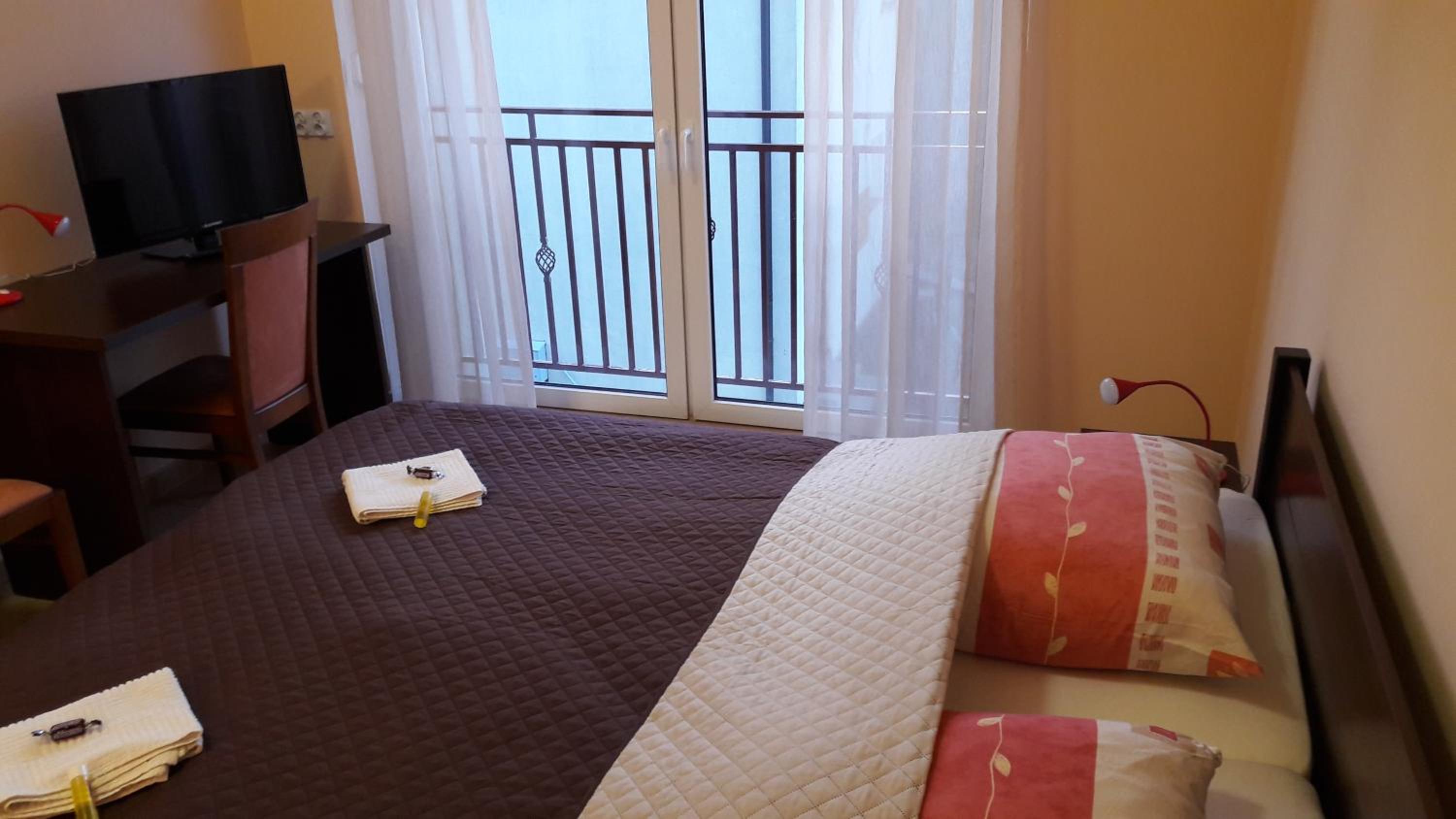 Deluxe King Room - Photo 1