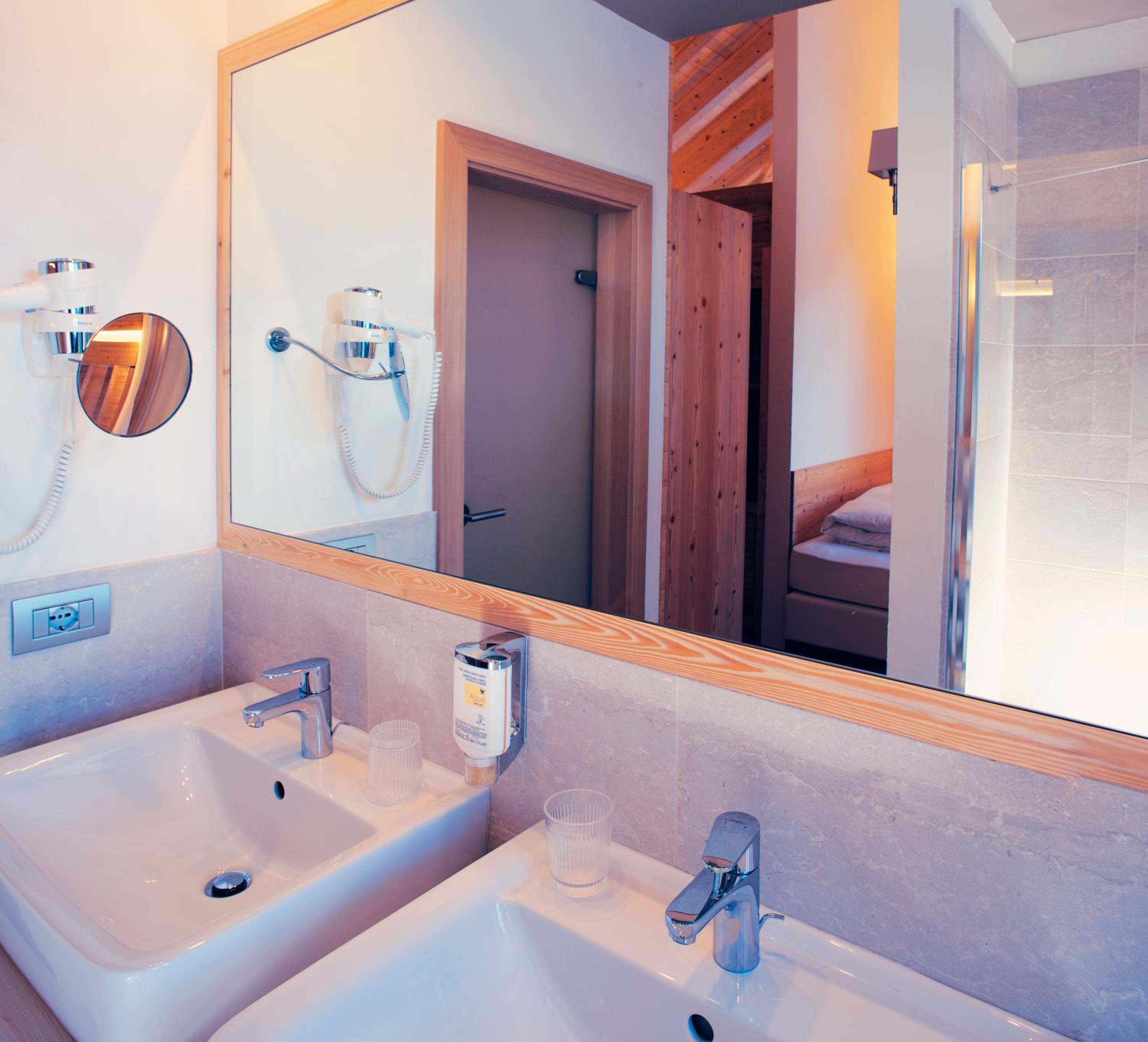 Superior Double or Twin Room photo 3