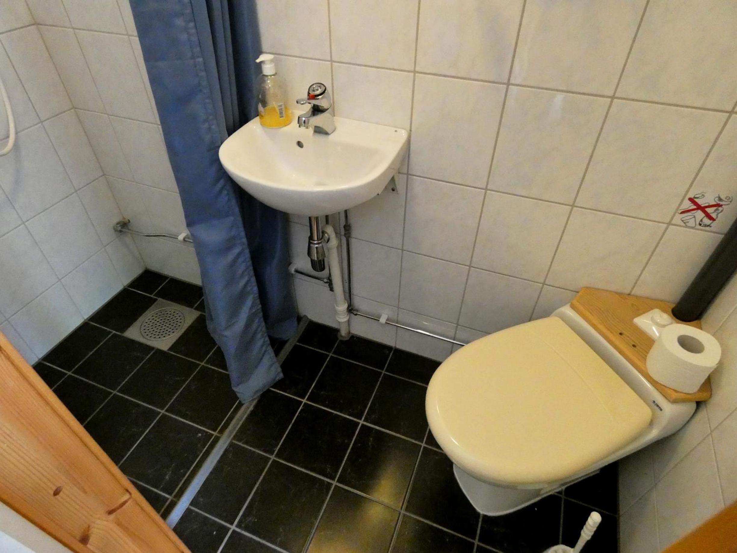 Single Room with Shower photo 3