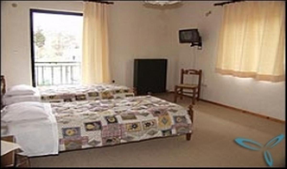 Studio (2 Adults)