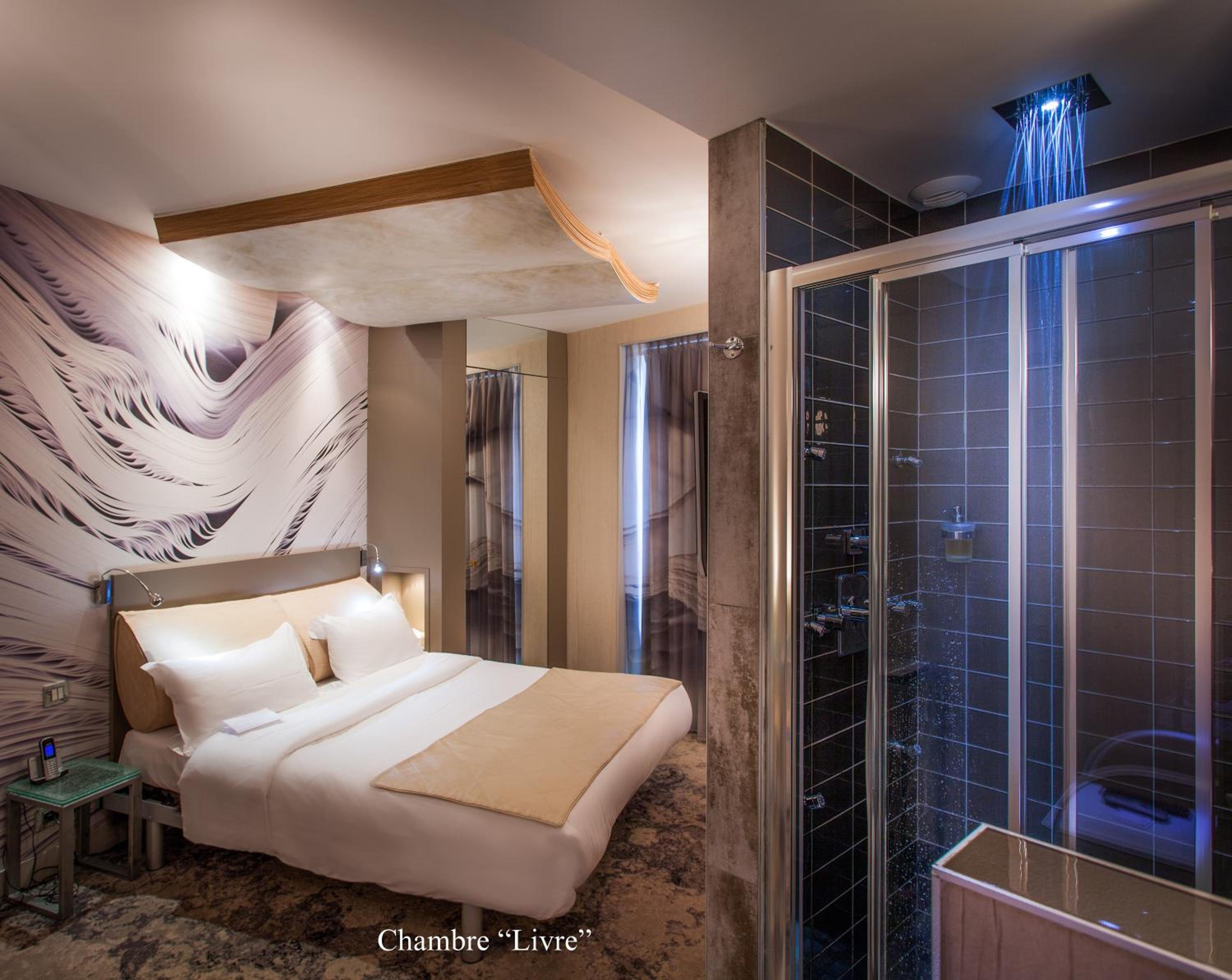 Superior Double Room with Massaging-Jet Shower photo 2