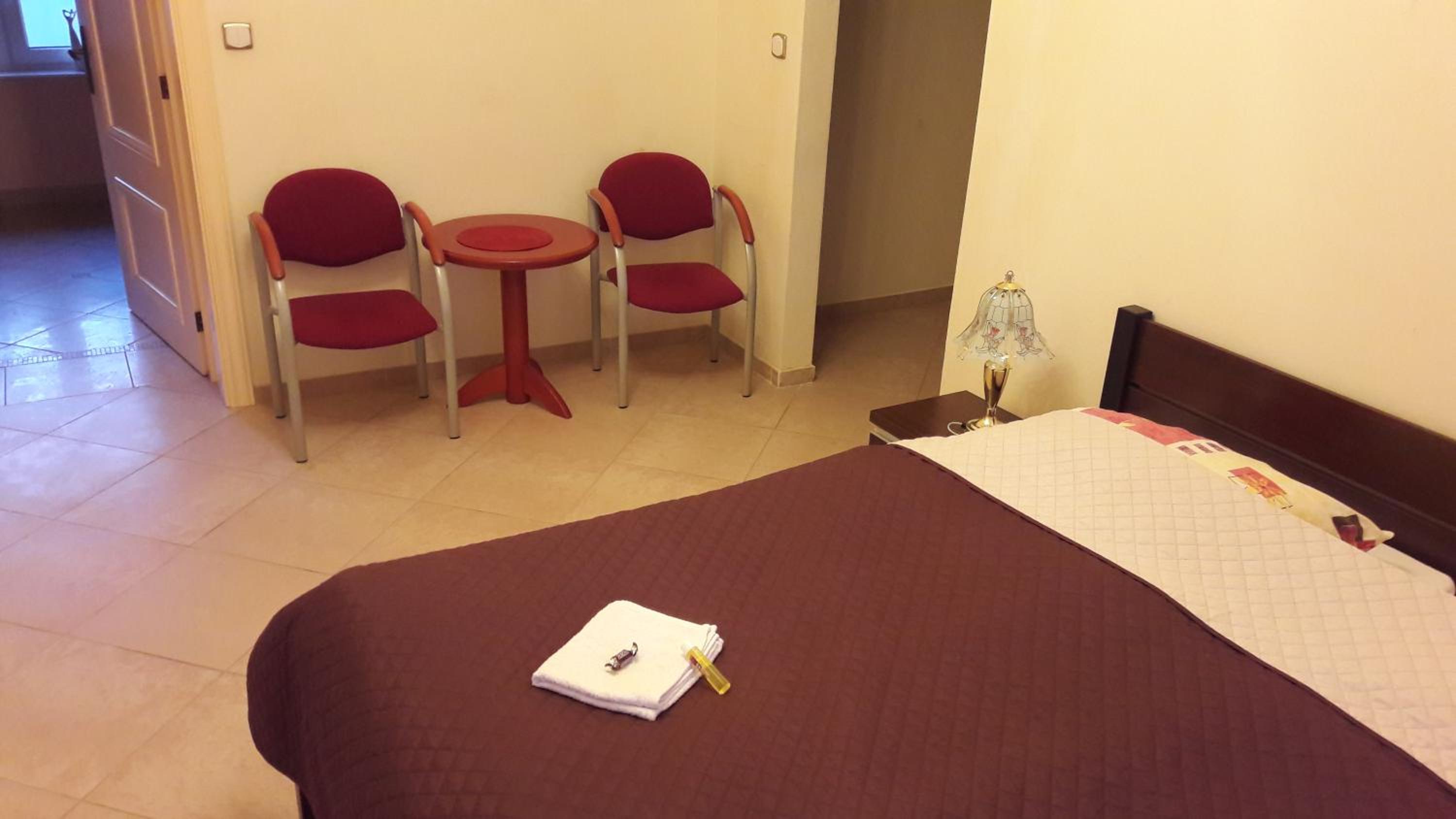 Deluxe Double Room with Bath - Photo 3