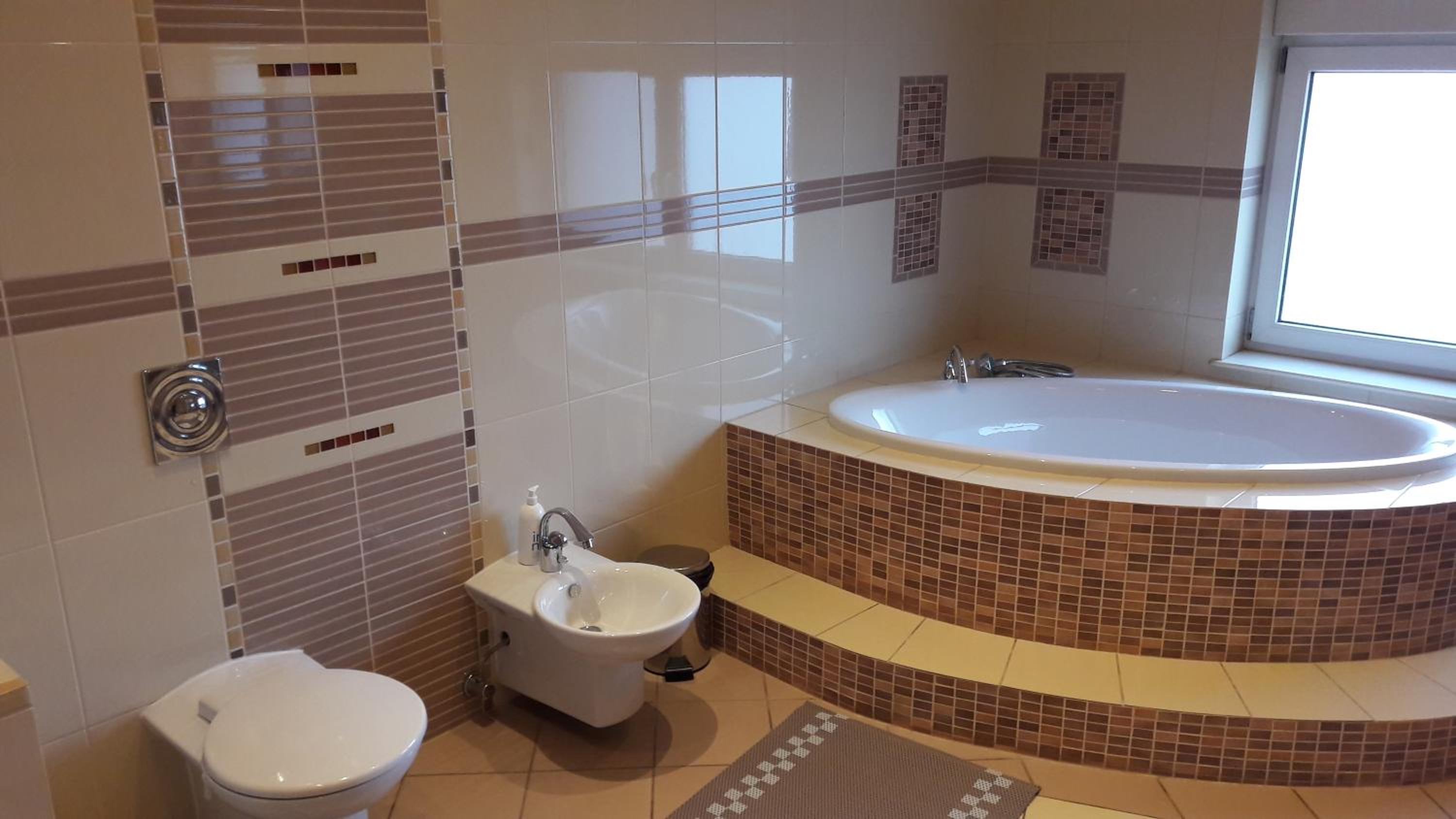 Deluxe Double Room with Bath - Photo 5