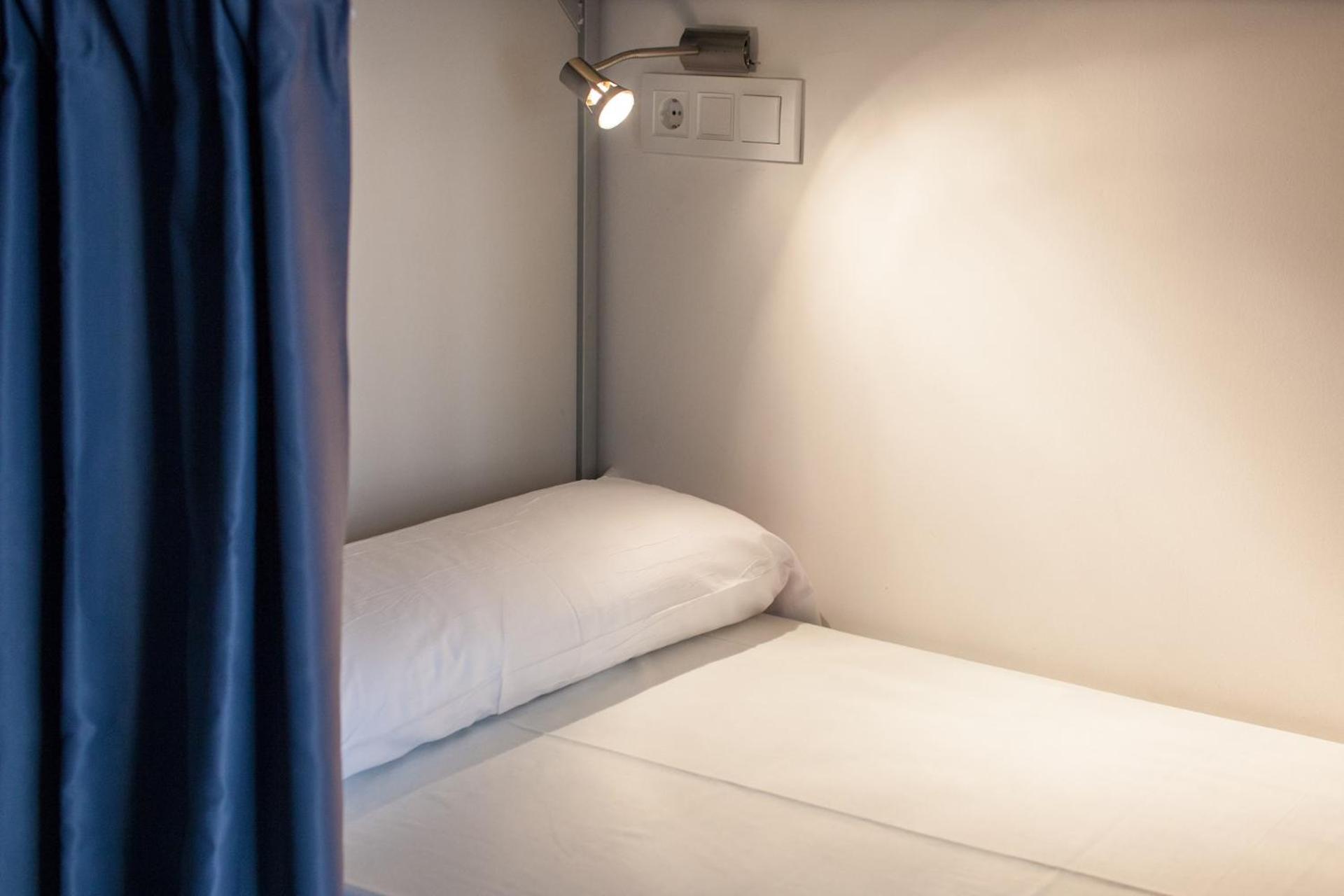 Bed in 8-Bed Dormitory Room photo 2