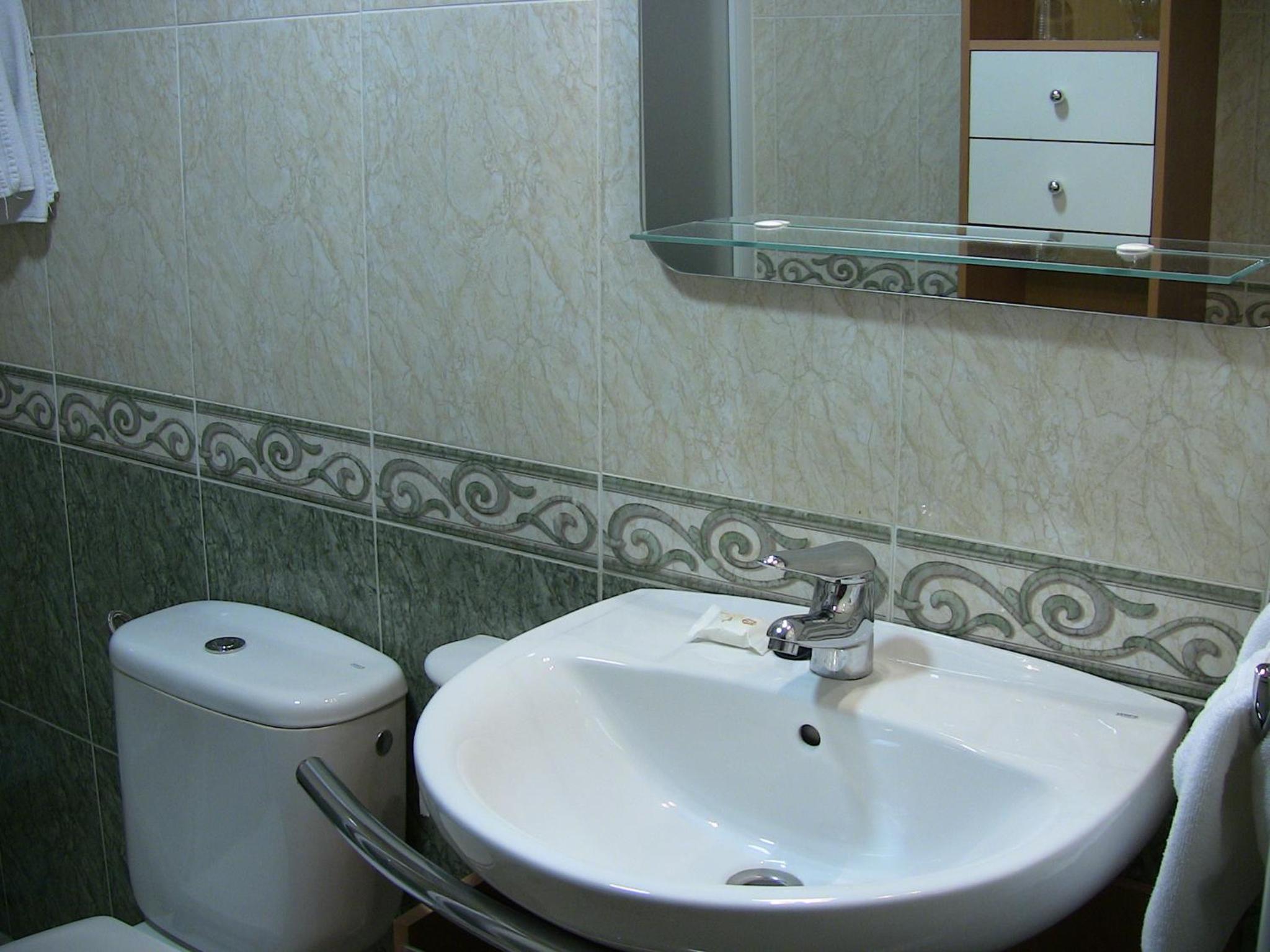 One-Bedroom Apartment (3 Adults) - Photo 19