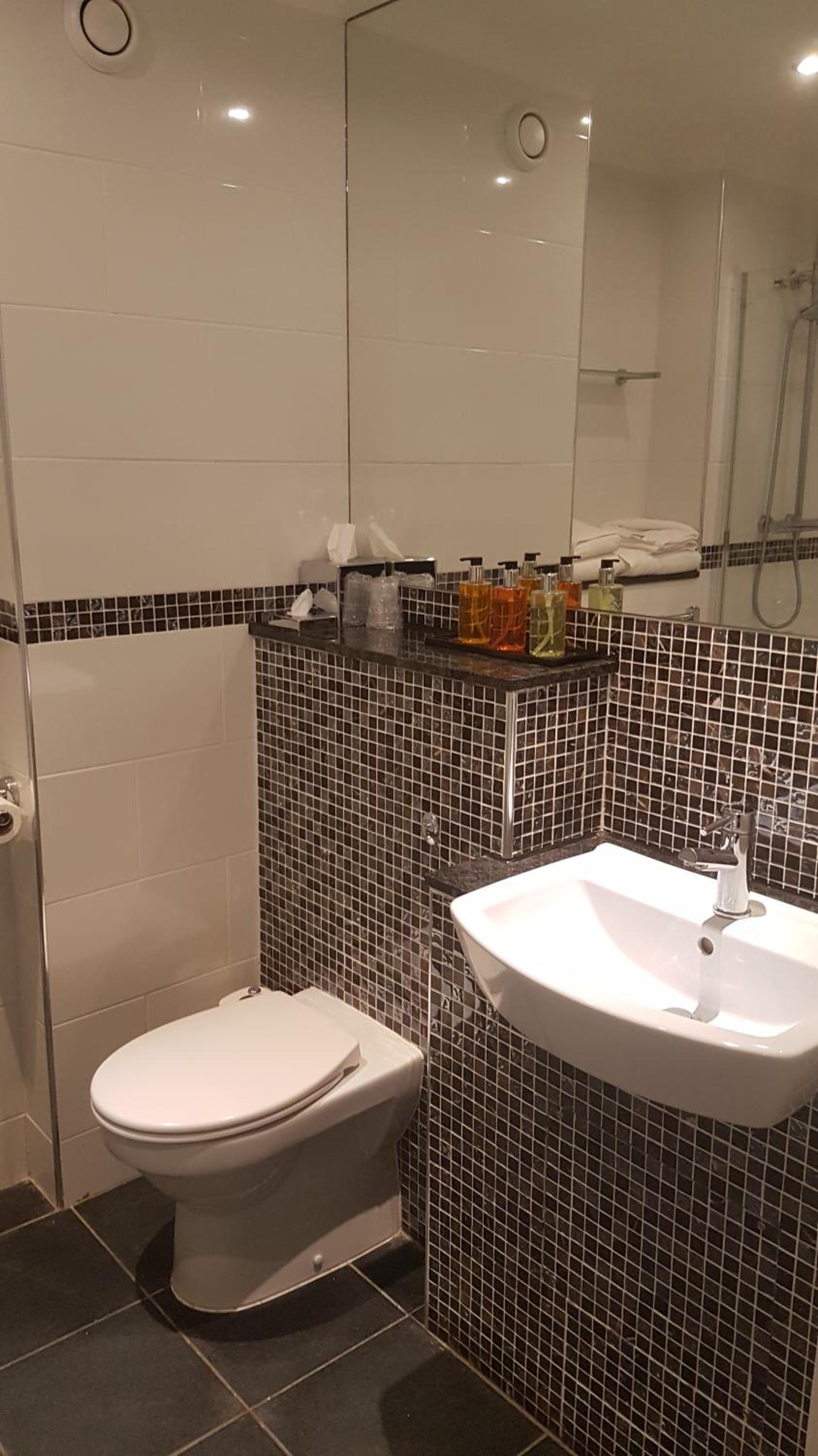Business Twin Room - Photo 2