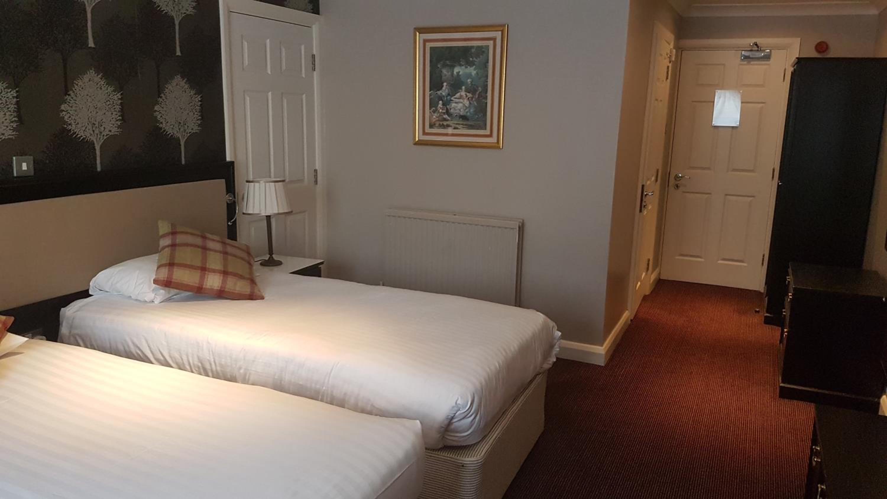 Business Twin Room - Photo 3