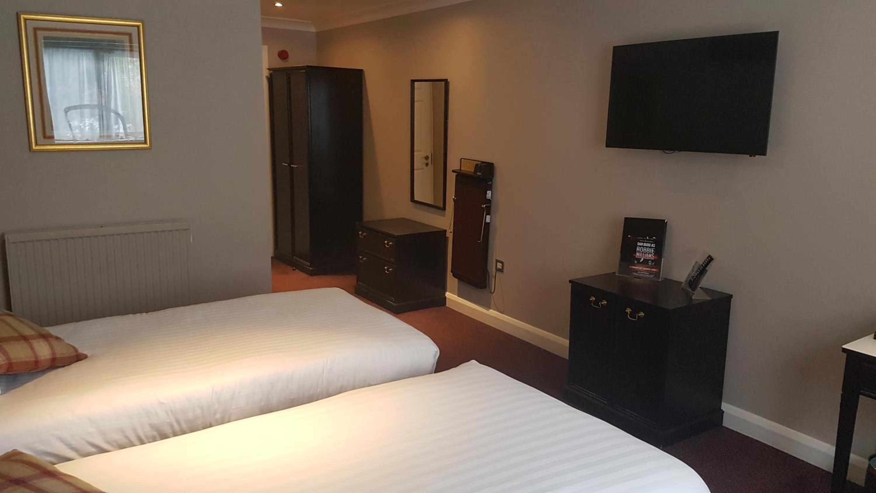 Business Twin Room - Photo 9