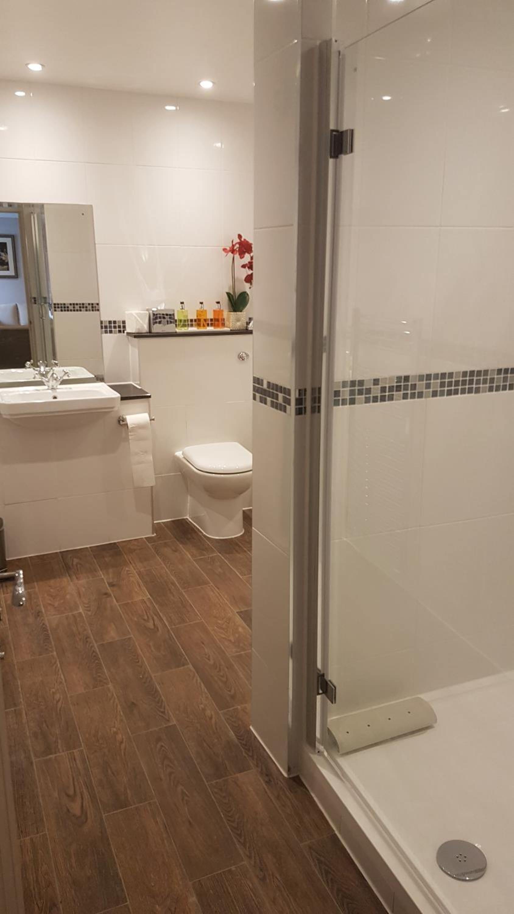 Standard Suite - Photo 3
