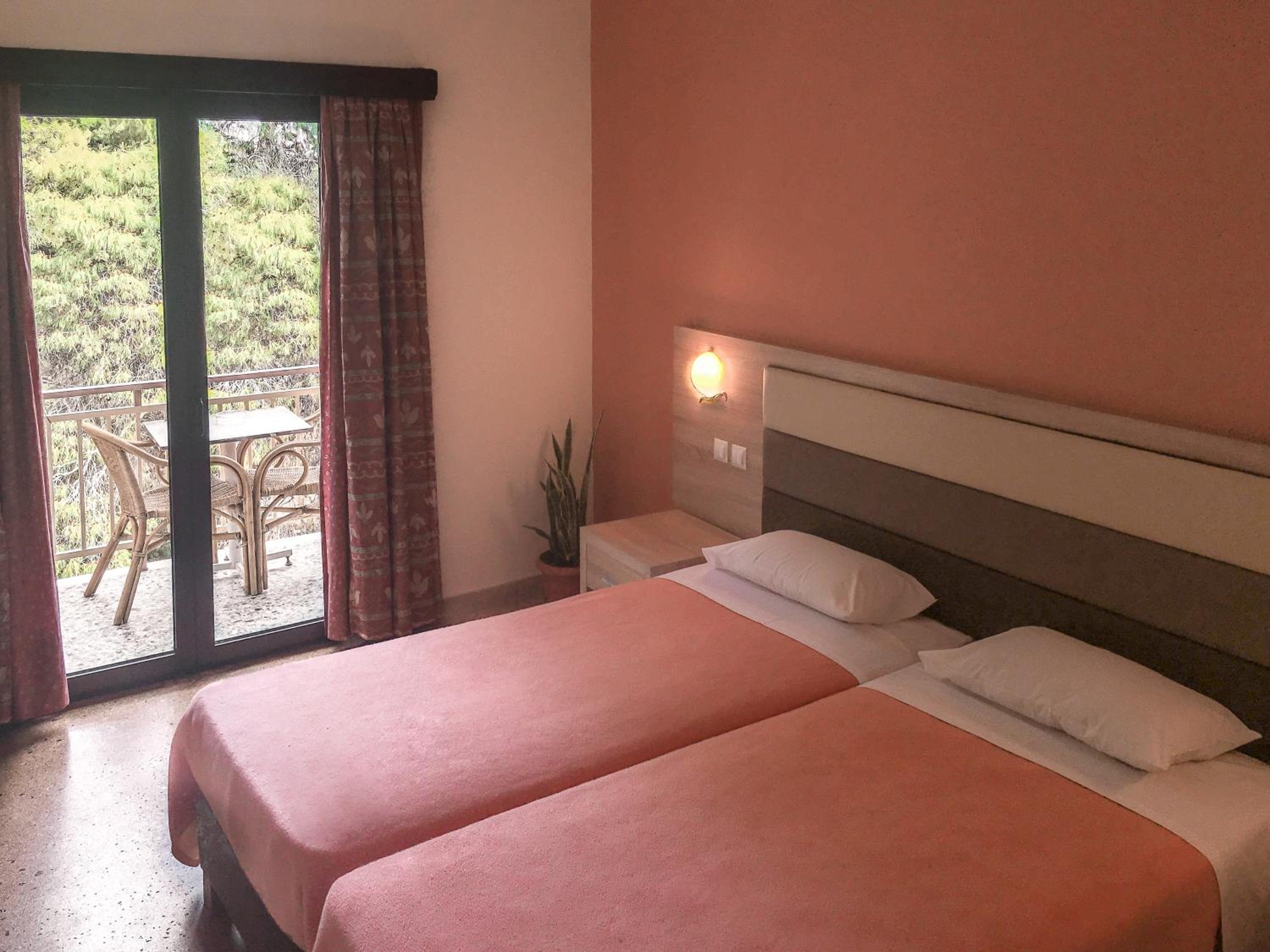Double Room - Photo 3