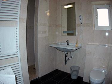 Standard Double Room - Photo 2