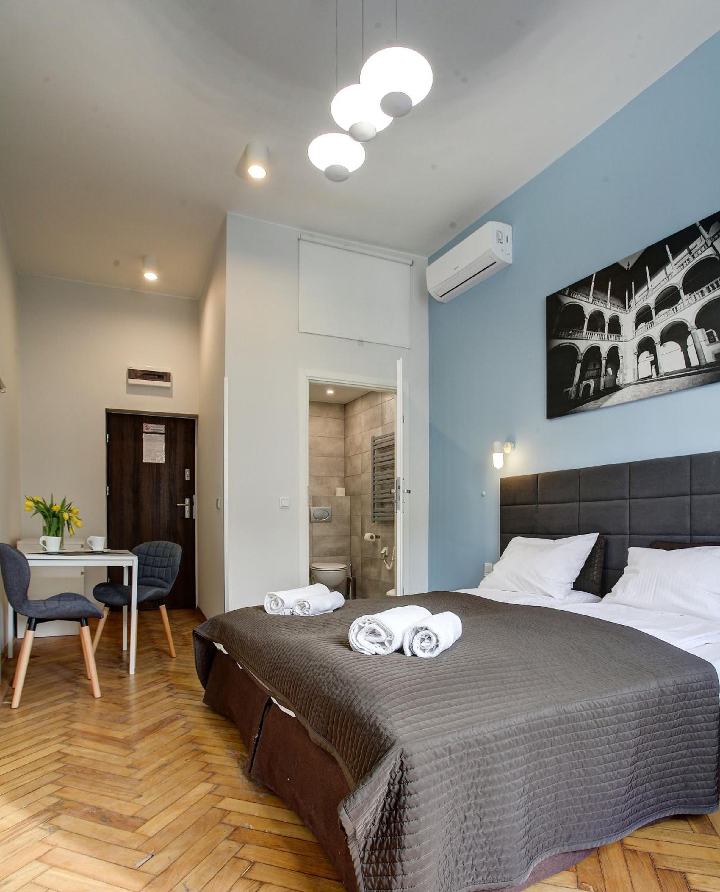 Studio 5 - Photo 1