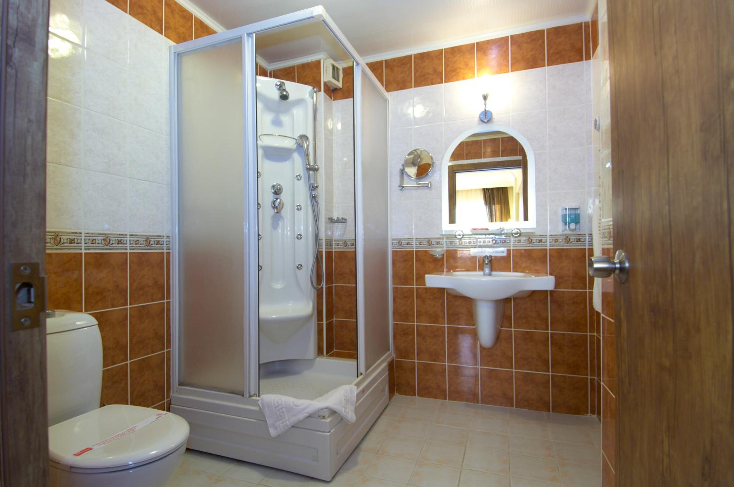 Family Room (3 Adults) - Photo 3
