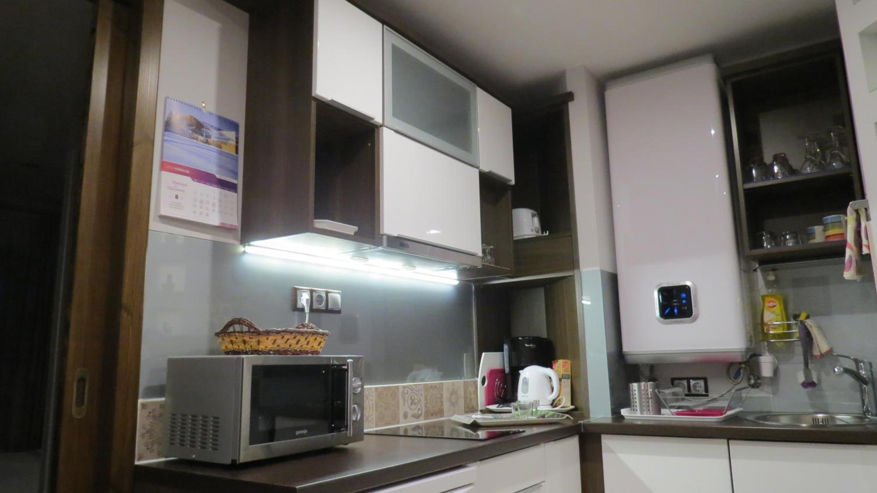 Luxury One-Bedroom Apartment photo 2