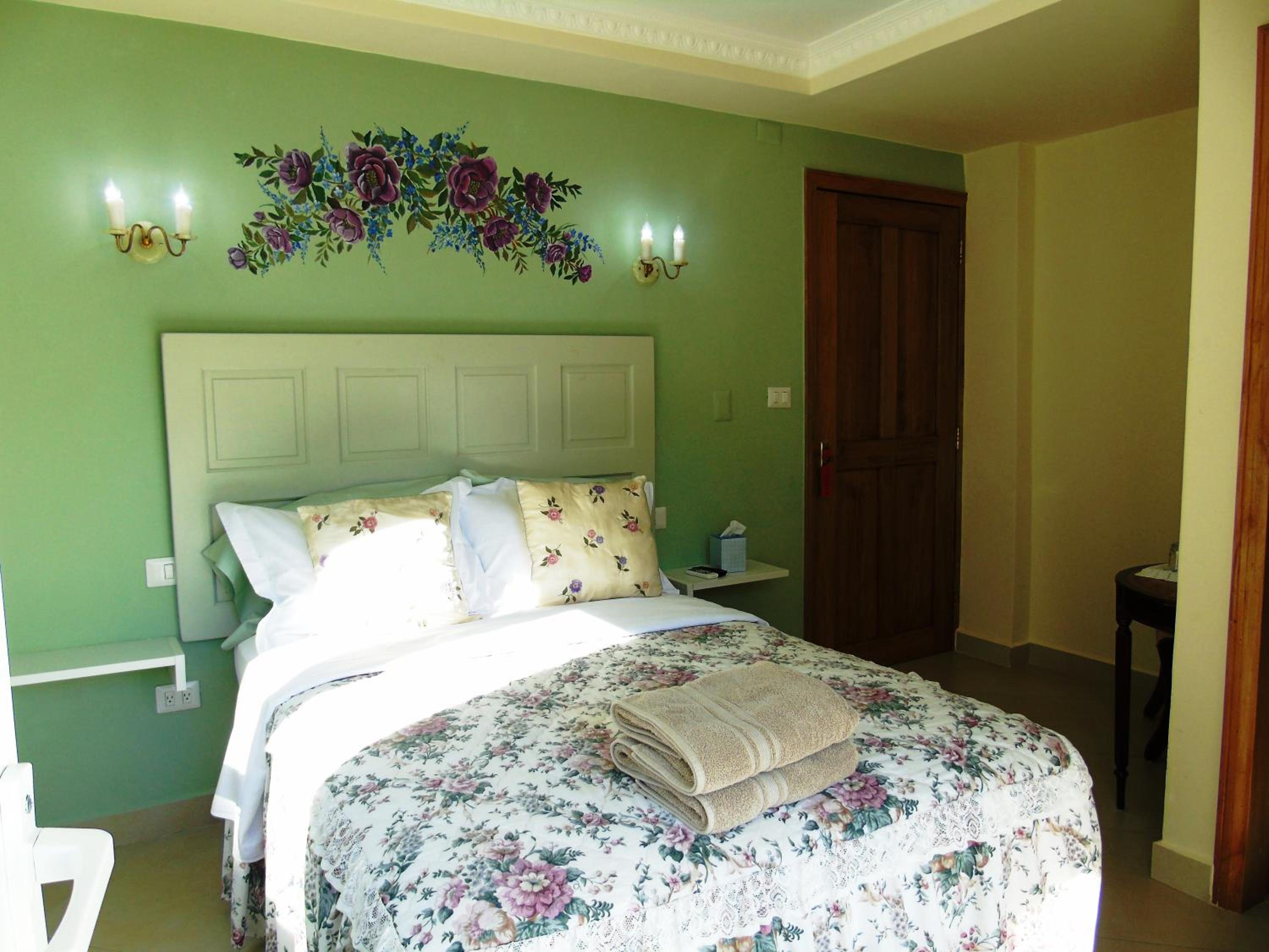 Deluxe Double Room with Side Sea View