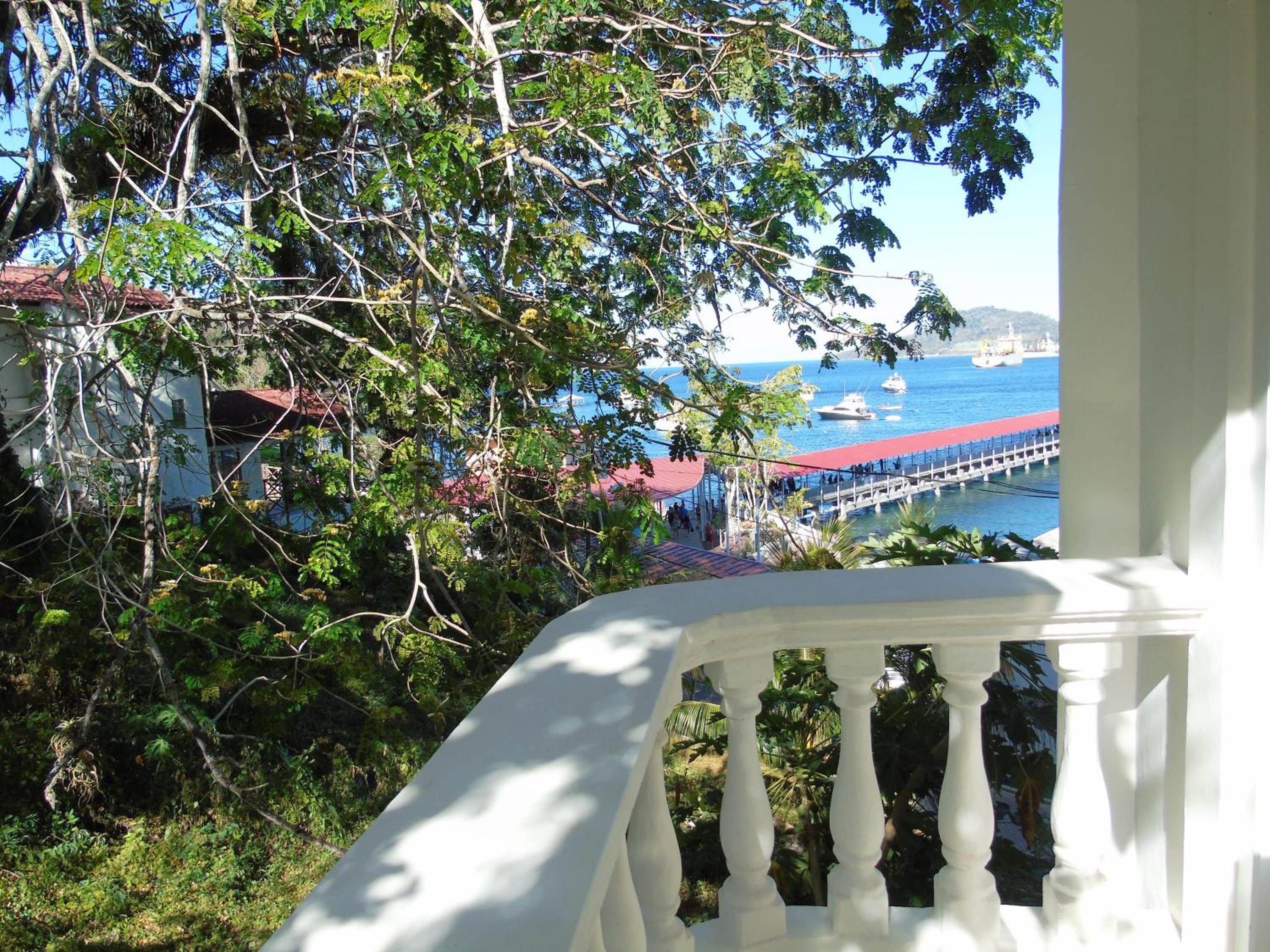 Deluxe Double Room with Side Sea View photo 2
