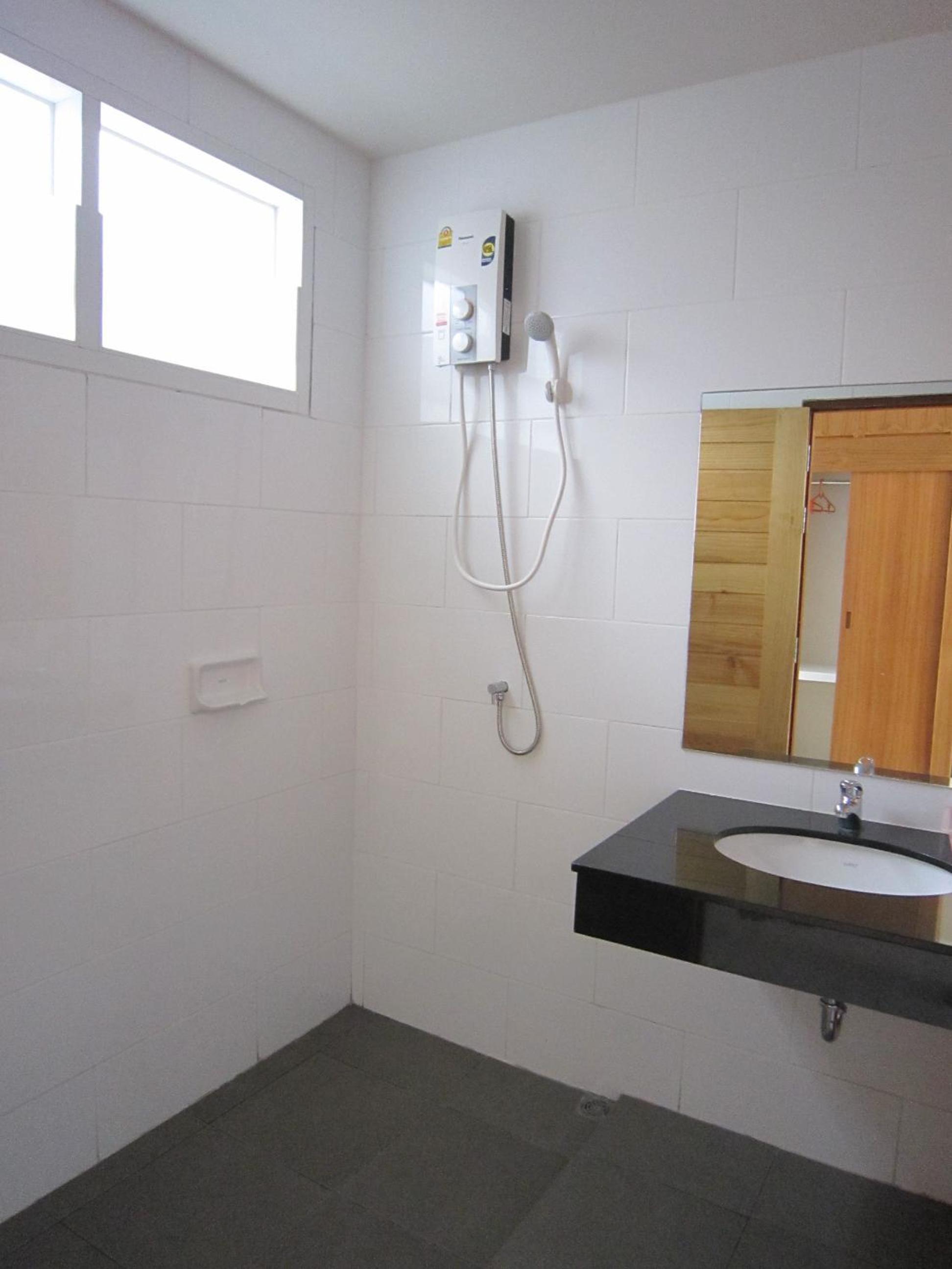 Standard Double Room with Pool View - Photo 10