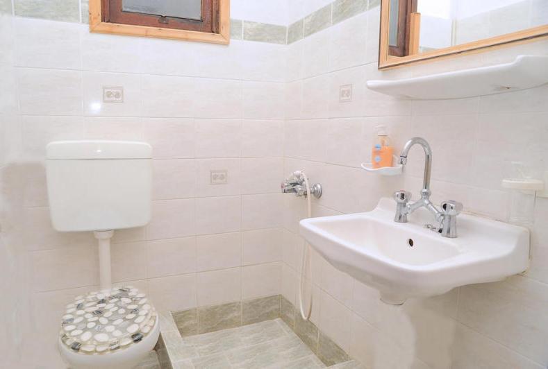 Double Room - Photo 13