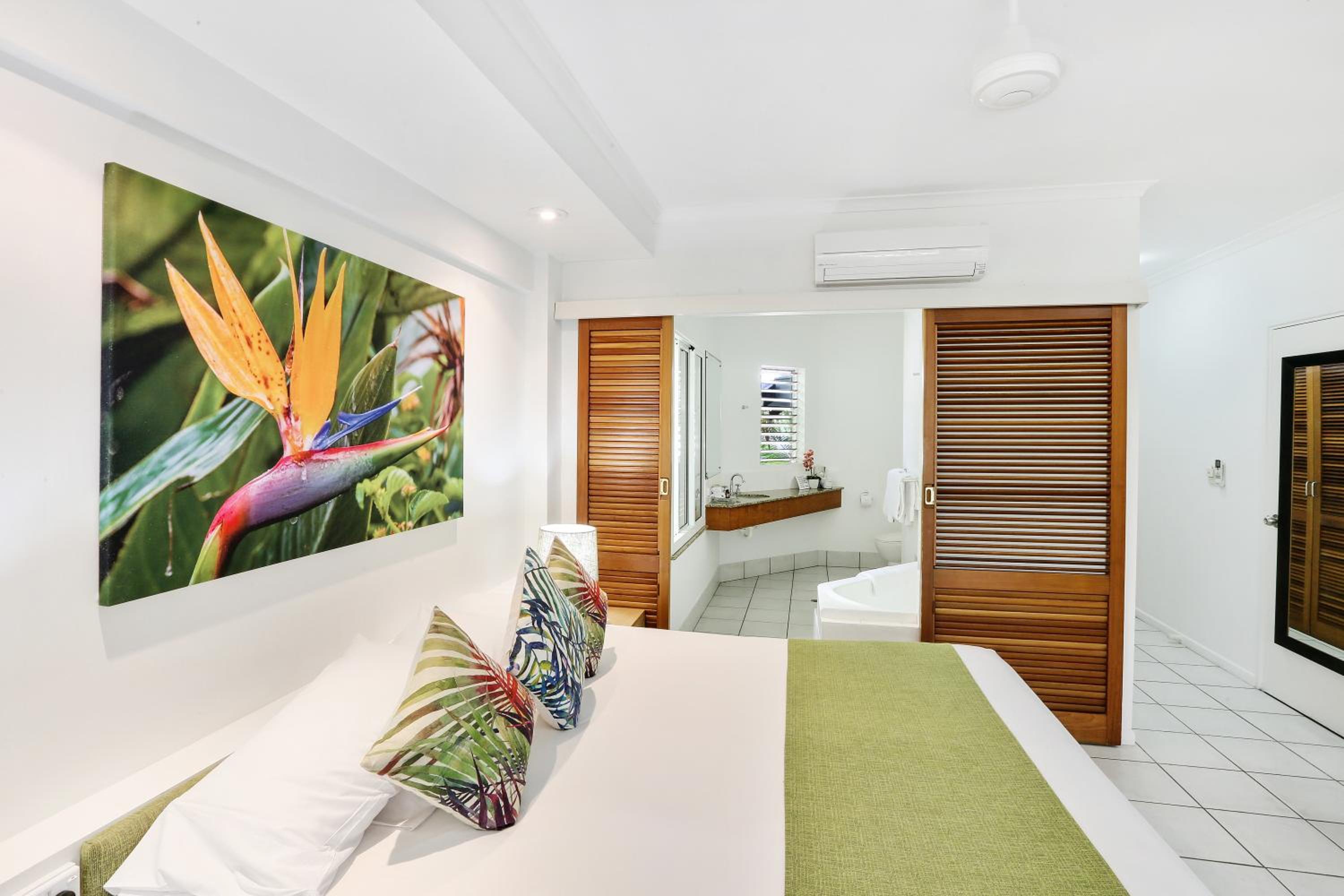 Superior Spa Suite photo 1