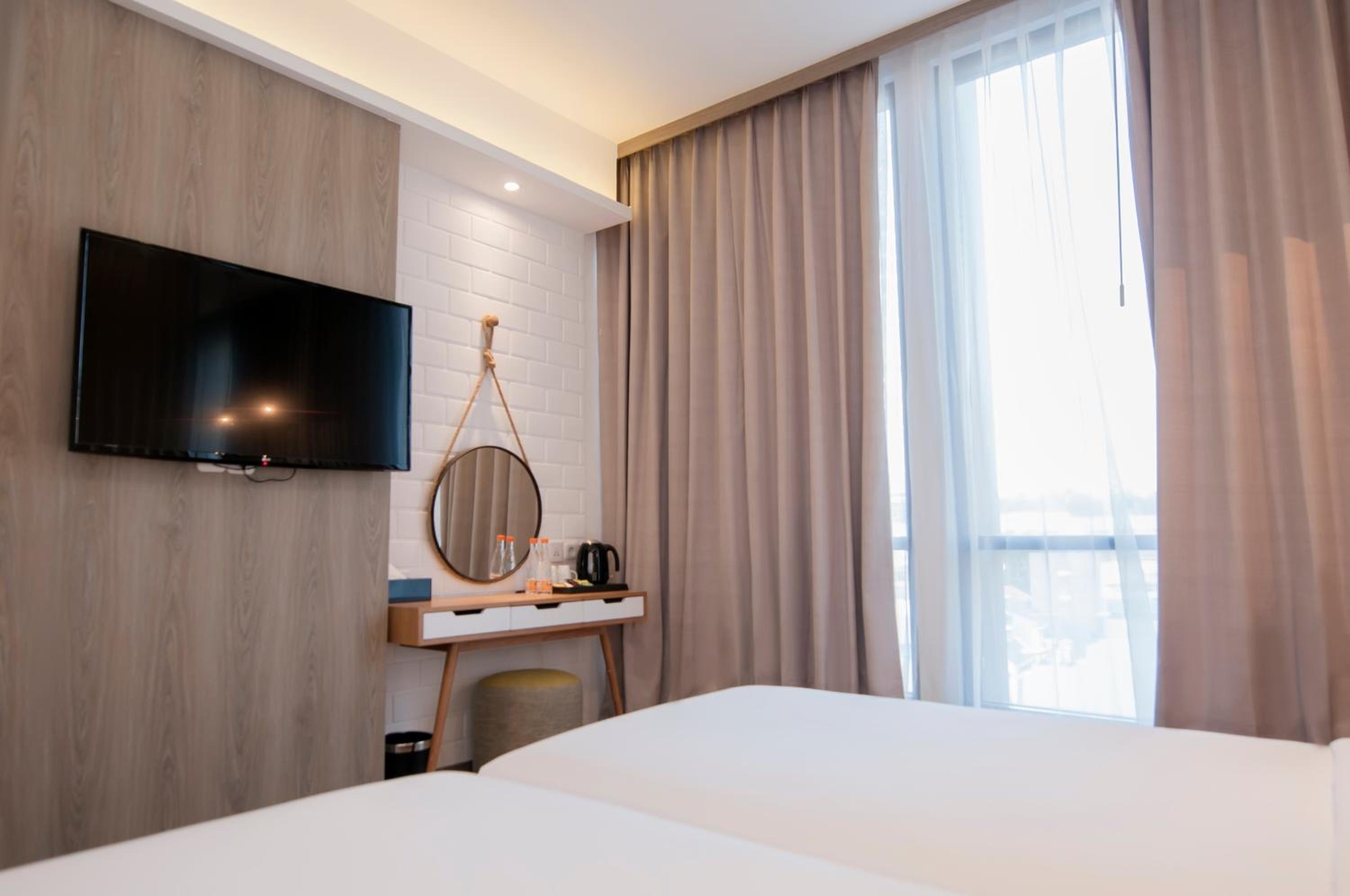 Business Twin Room - Photo 3