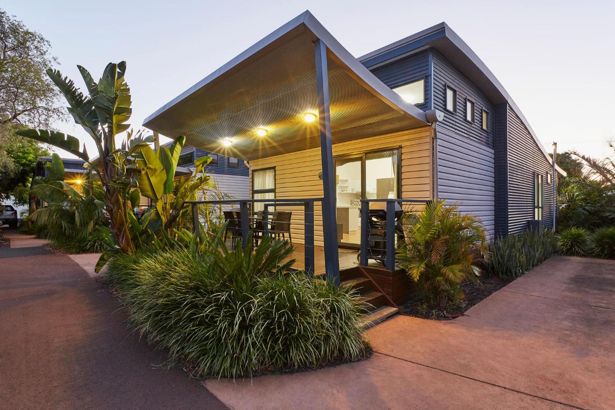 Two-Bedroom Bungalow with Hot Tub photo 3