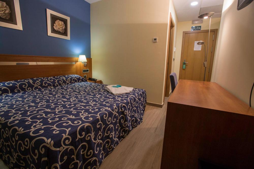 Double Room with Double bed - Photo 4