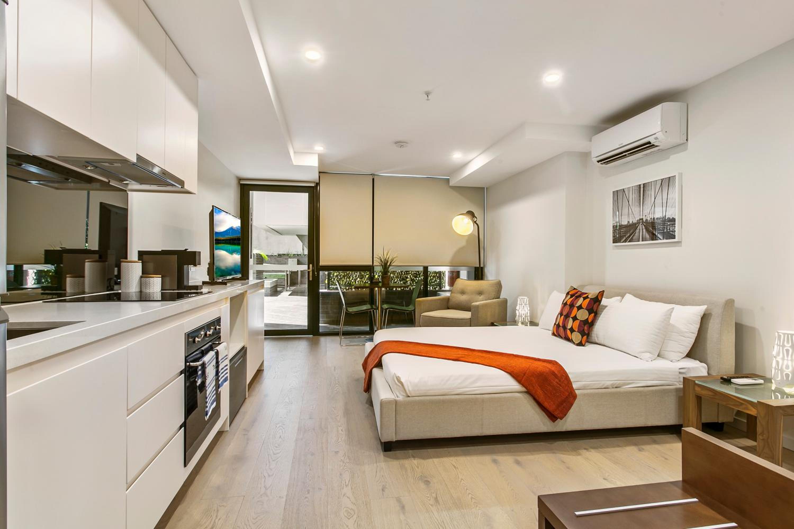 Studio Apartment thumbnail 6