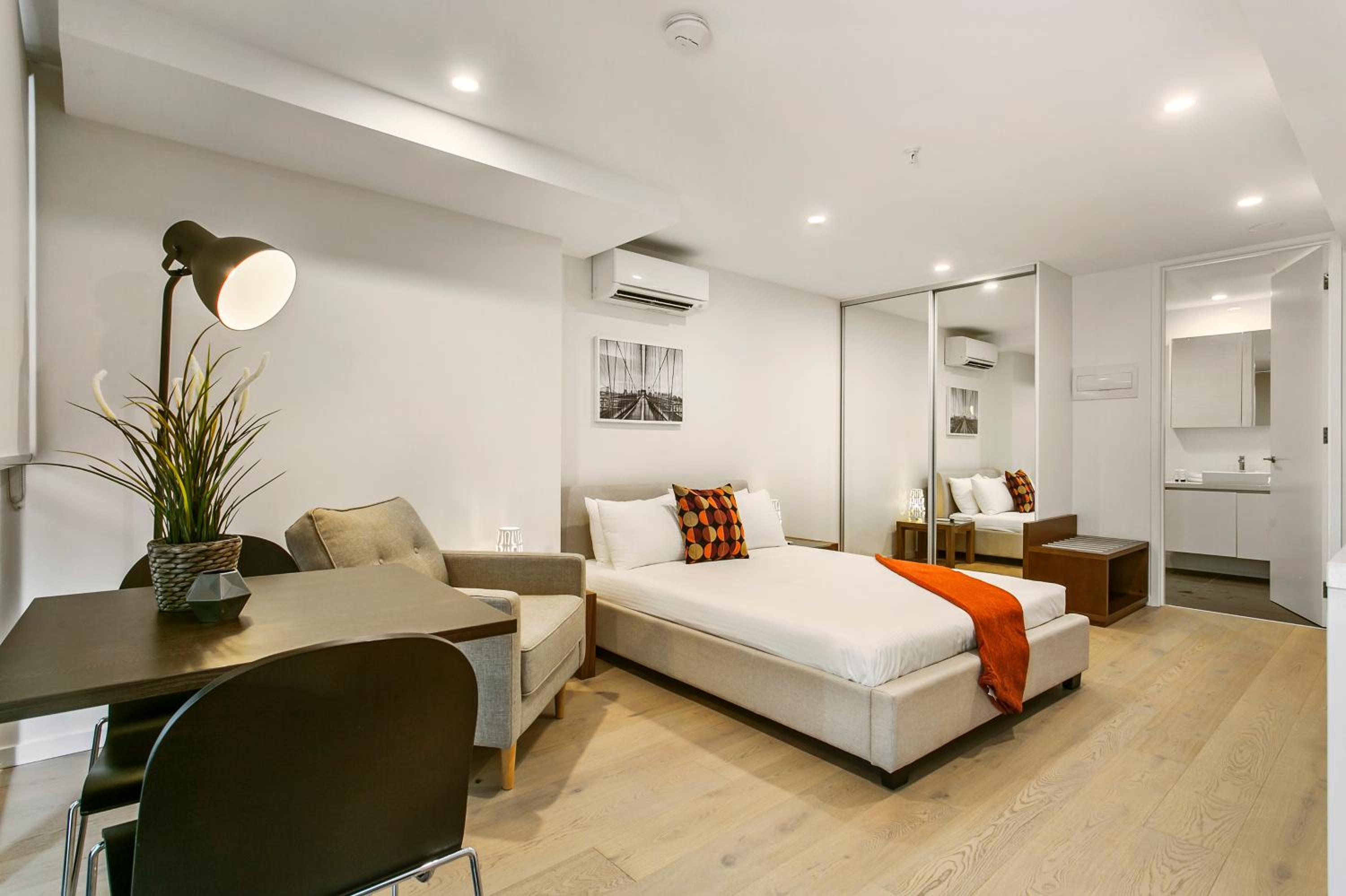 Studio Apartment thumbnail 5