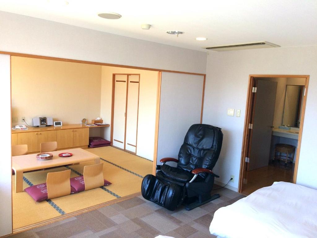 Family Room photo 2