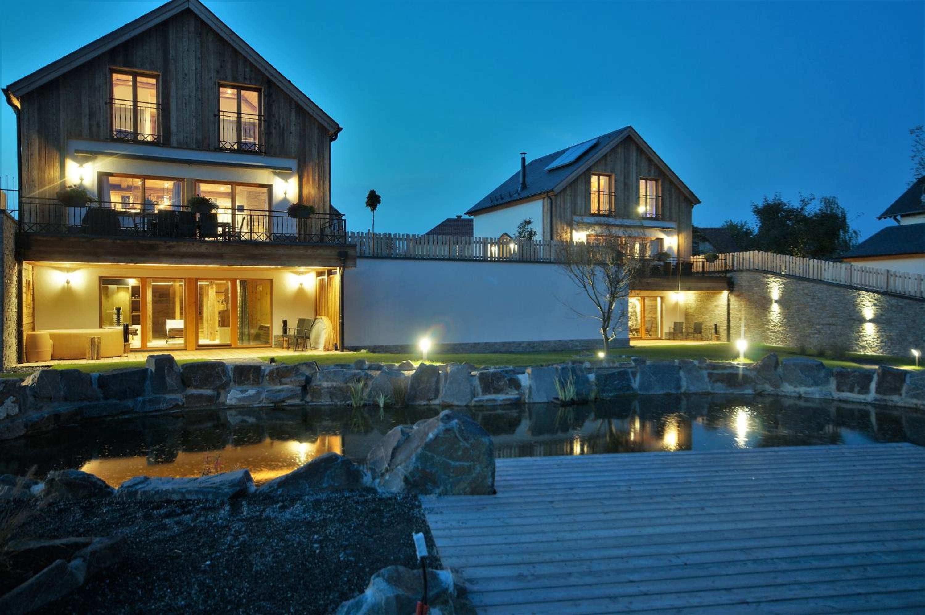 Five-Bedroom House photo 2