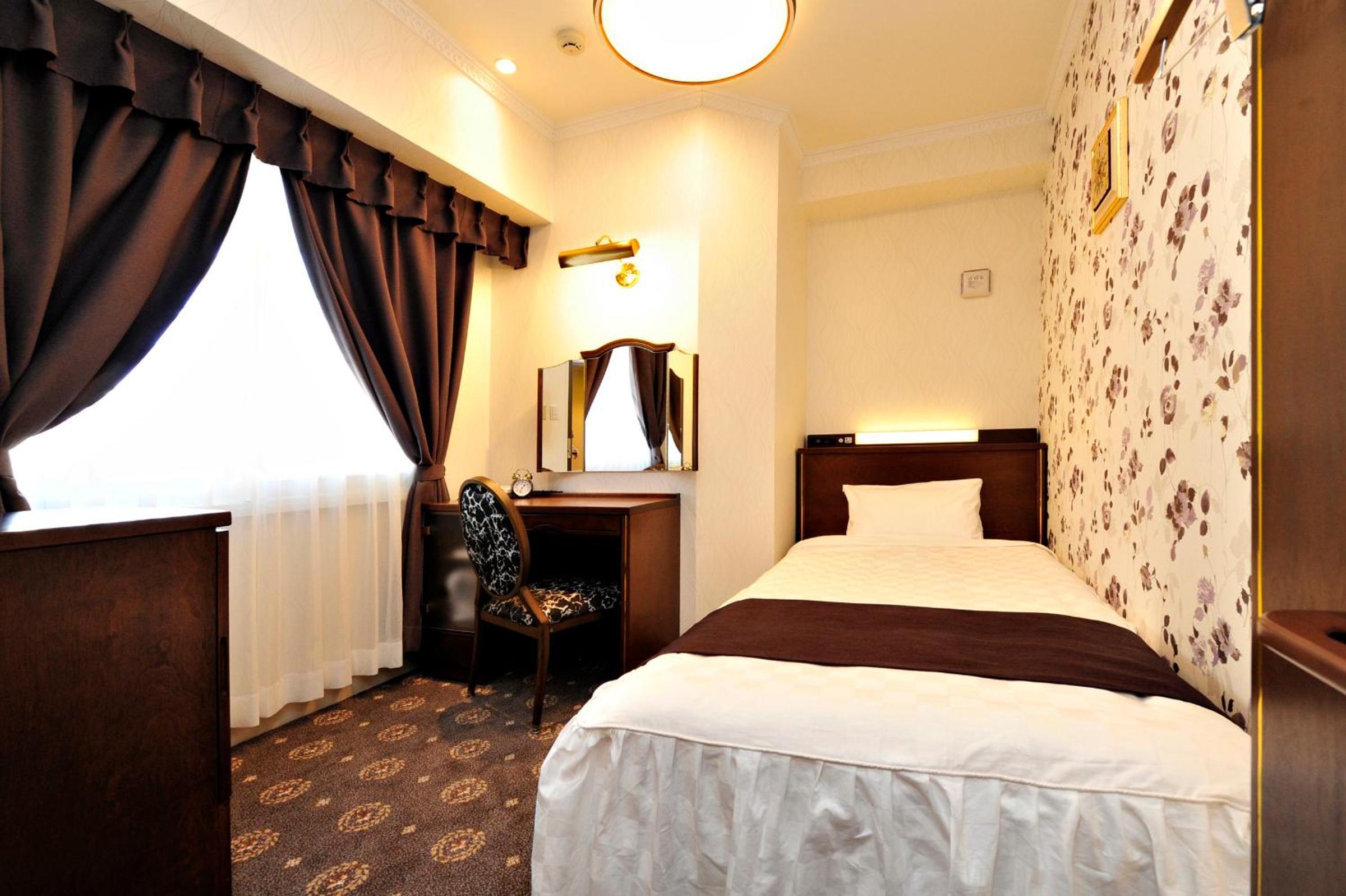 Single Room with Bathroom - Smoking