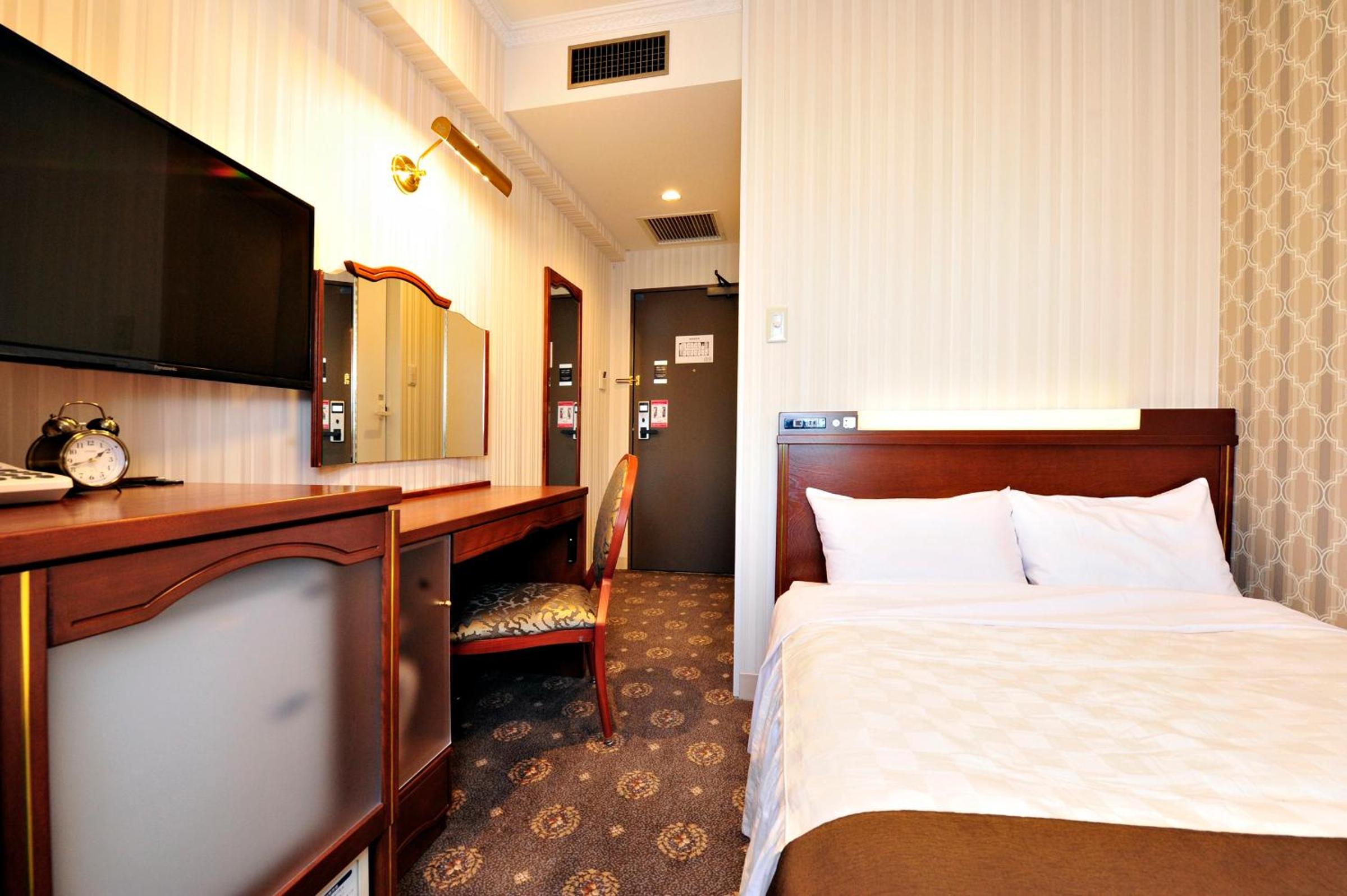 Double Room with Small Double Bed - Non-Smoking - Photo 4