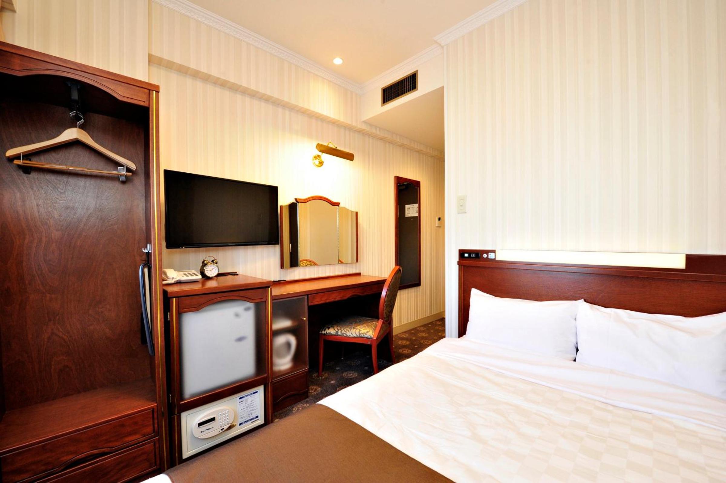 Double Room with Small Double Bed - Non-Smoking - Photo 3