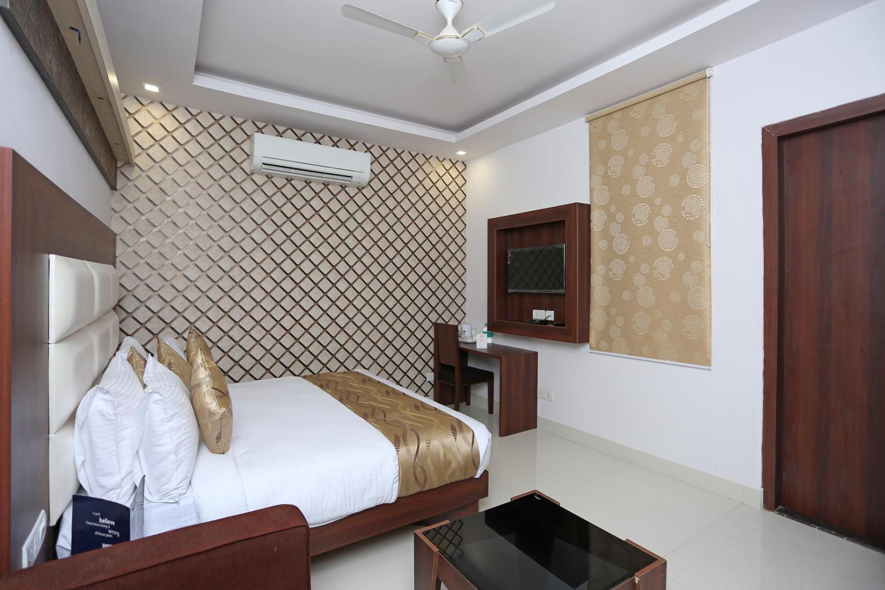 Deluxe Room with 10% discount on food and soft beverage
