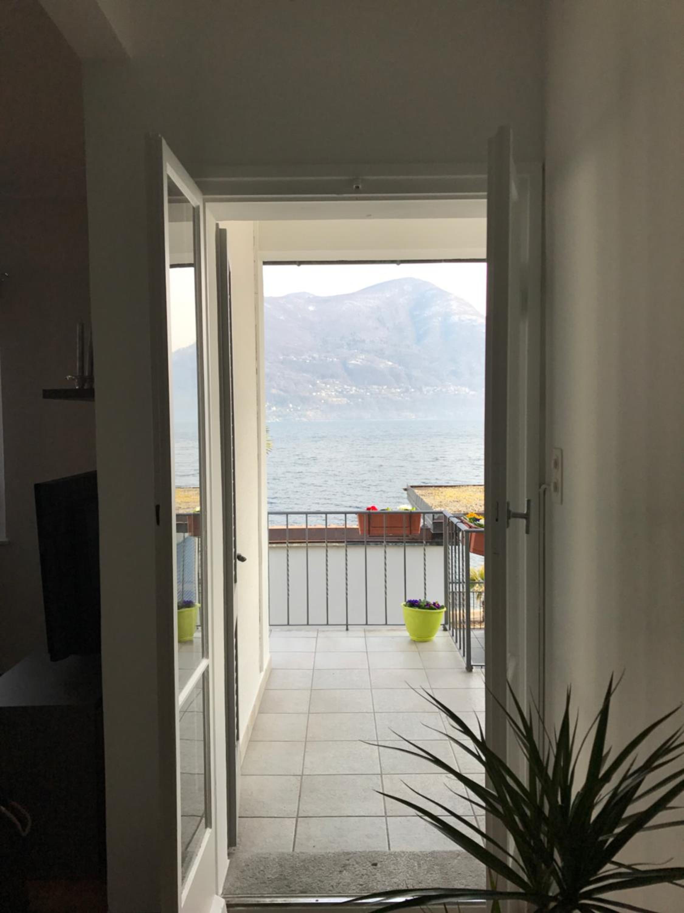 Apartment with Lake View photo 2