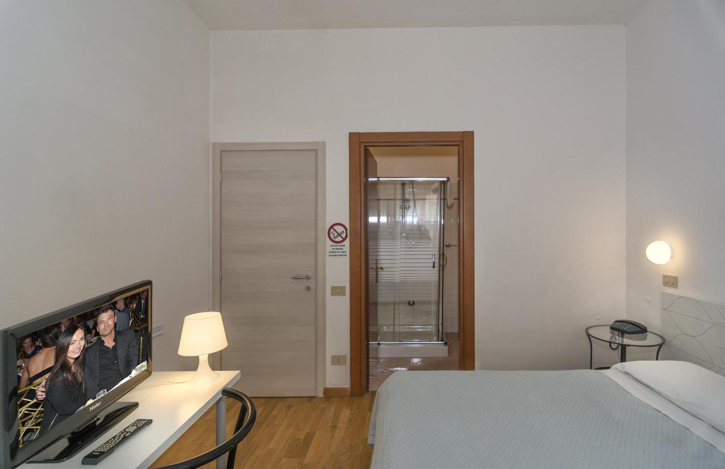 Deluxe Double Room - Photo 29