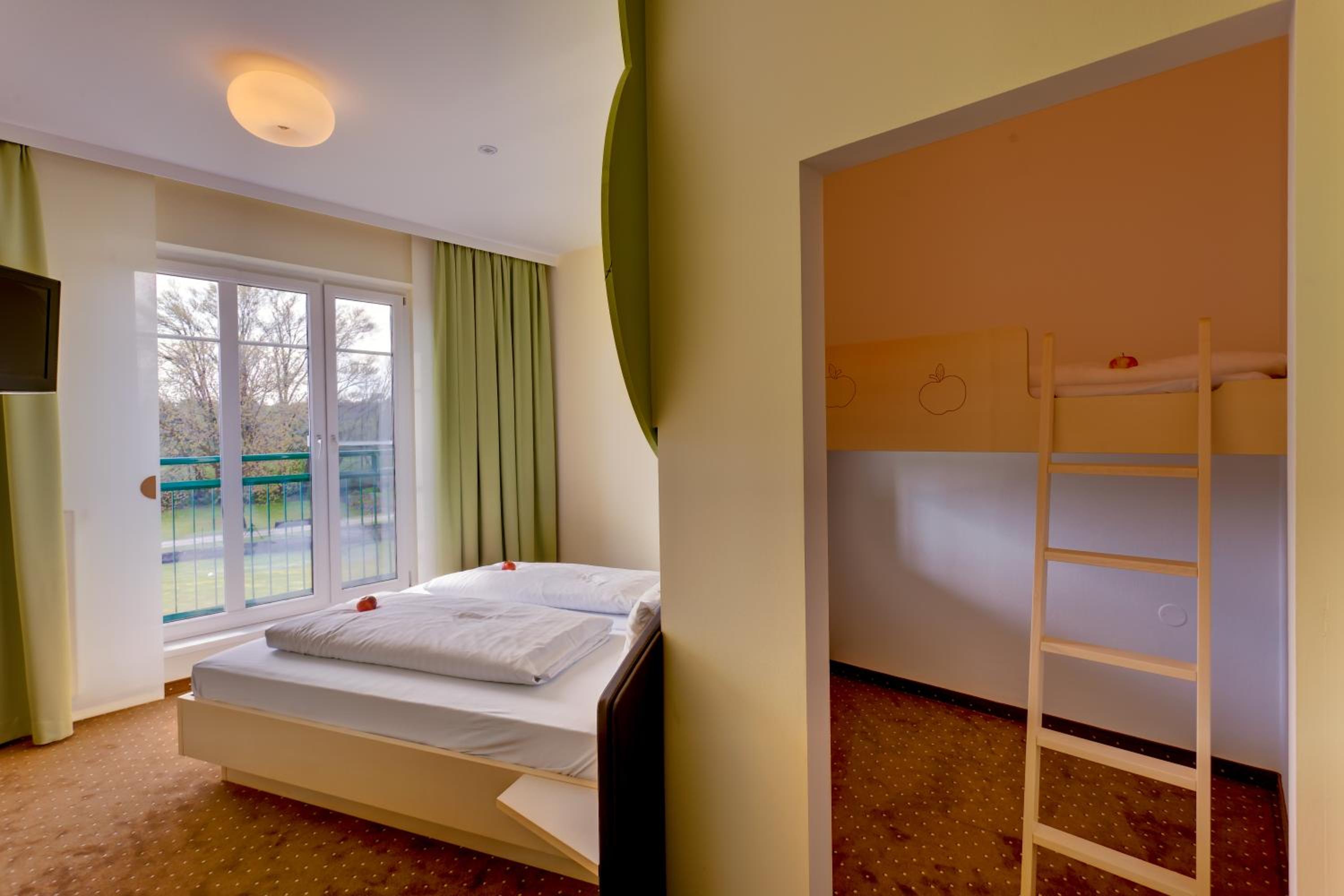 Triple Room with Private Bathroom photo 3