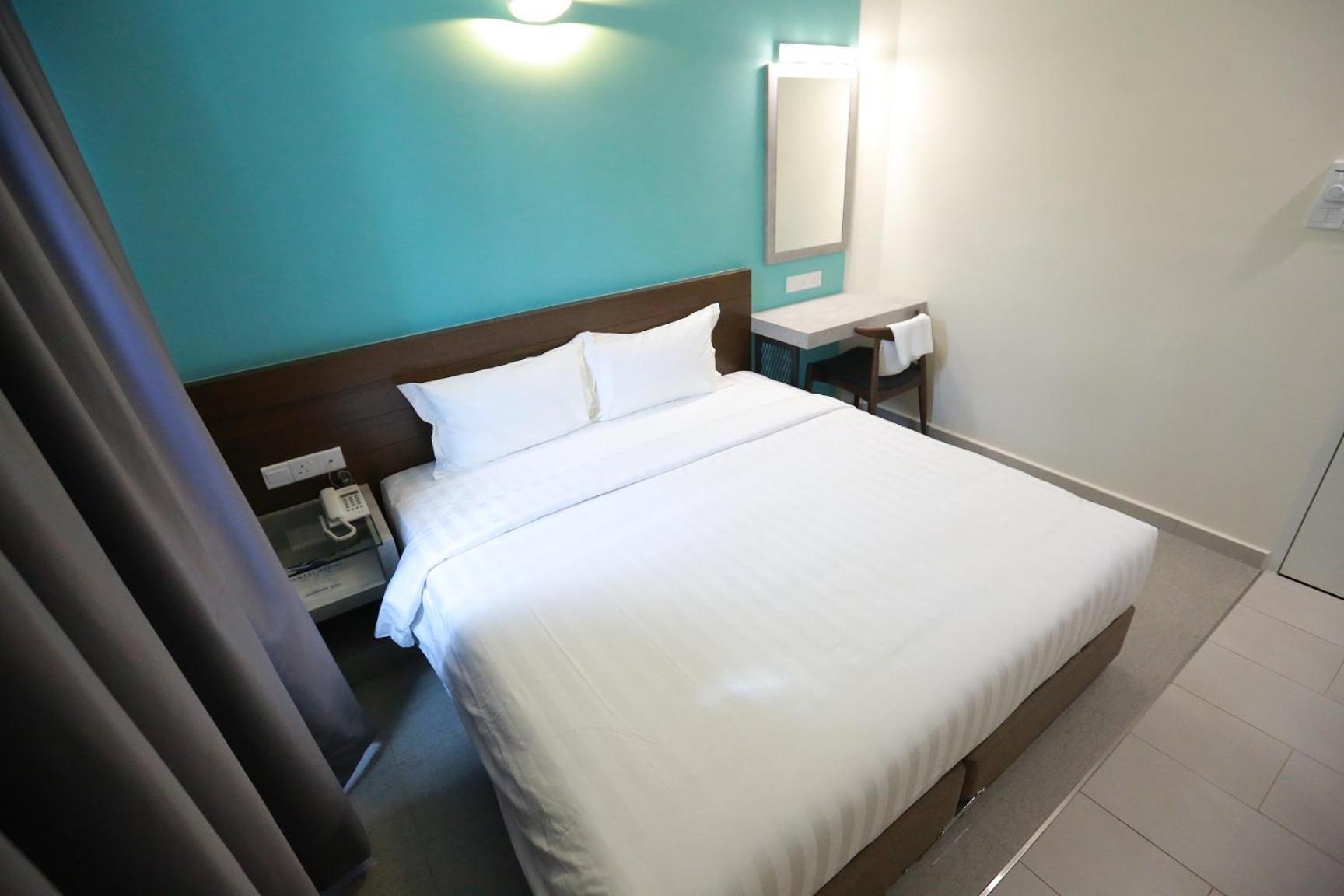 Deluxe King Room - Photo 5