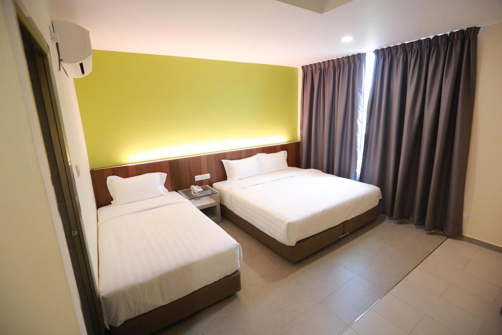 Deluxe Family Room - Photo 2