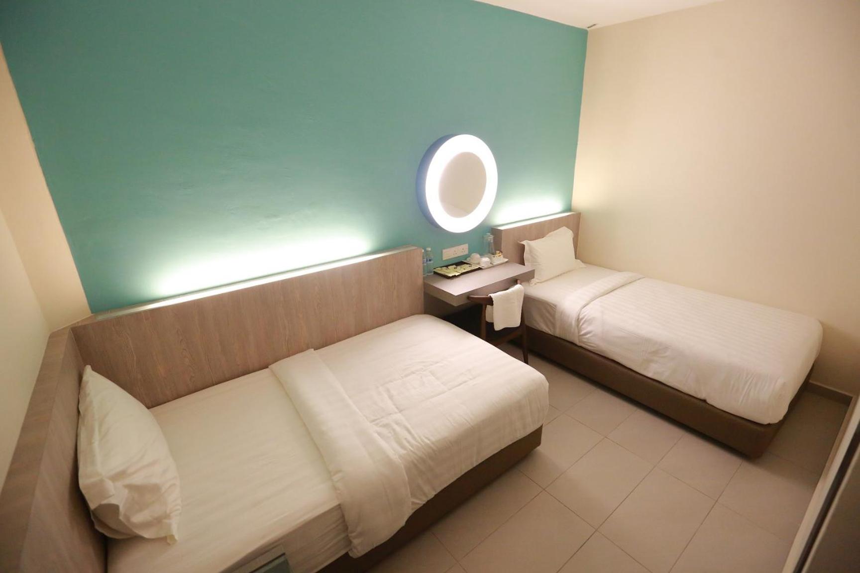 Standard Twin Room - Photo 3