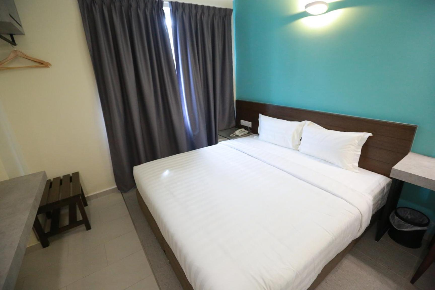 Deluxe King Room - Photo 3