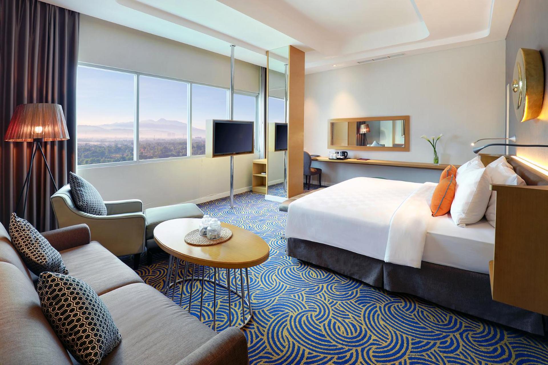 Business Suite - Photo 1